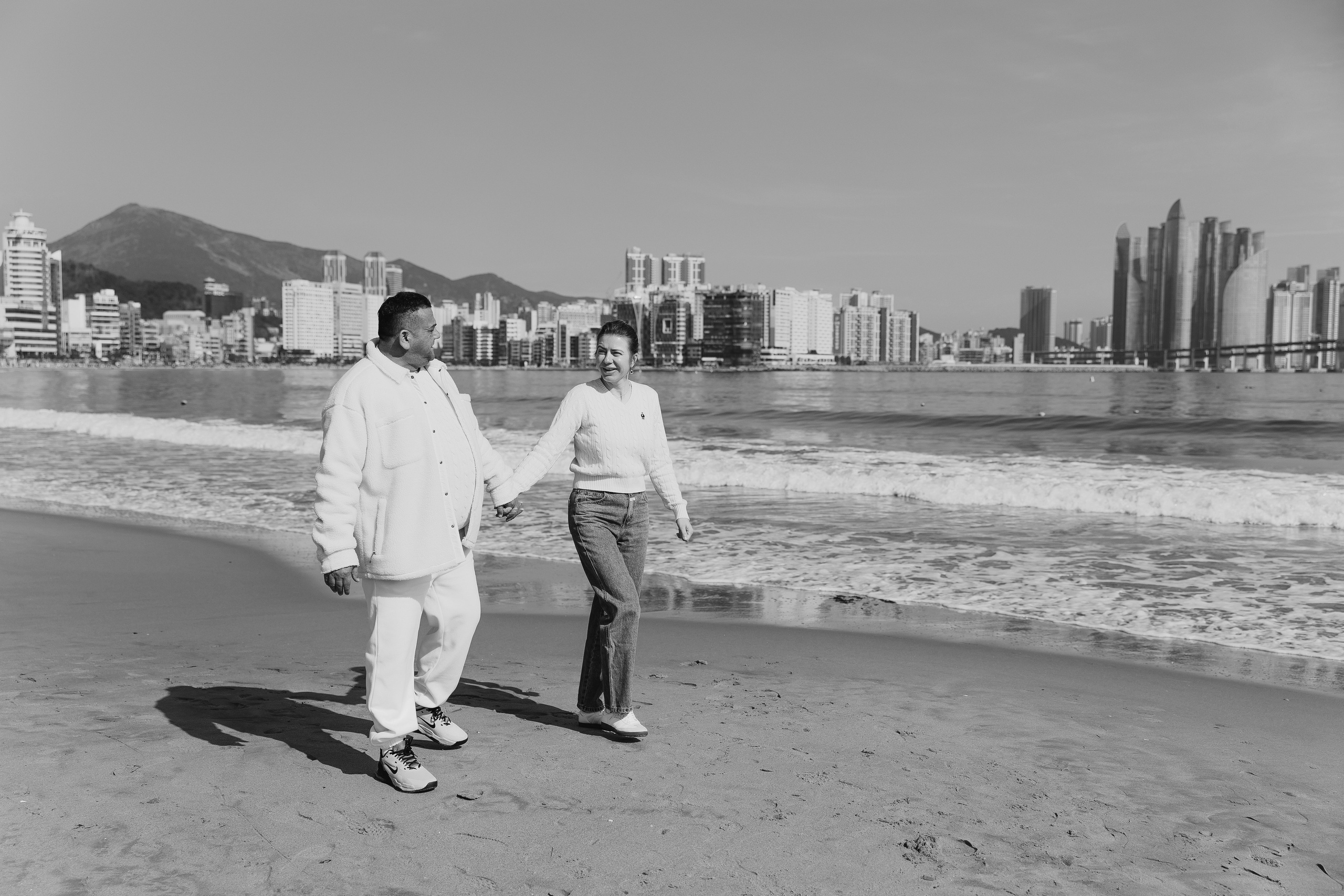 Семейная прогулка на пляже Гваннали в Пусане. Your photographer in Busan (South Korea) Aleksandra Anufriy