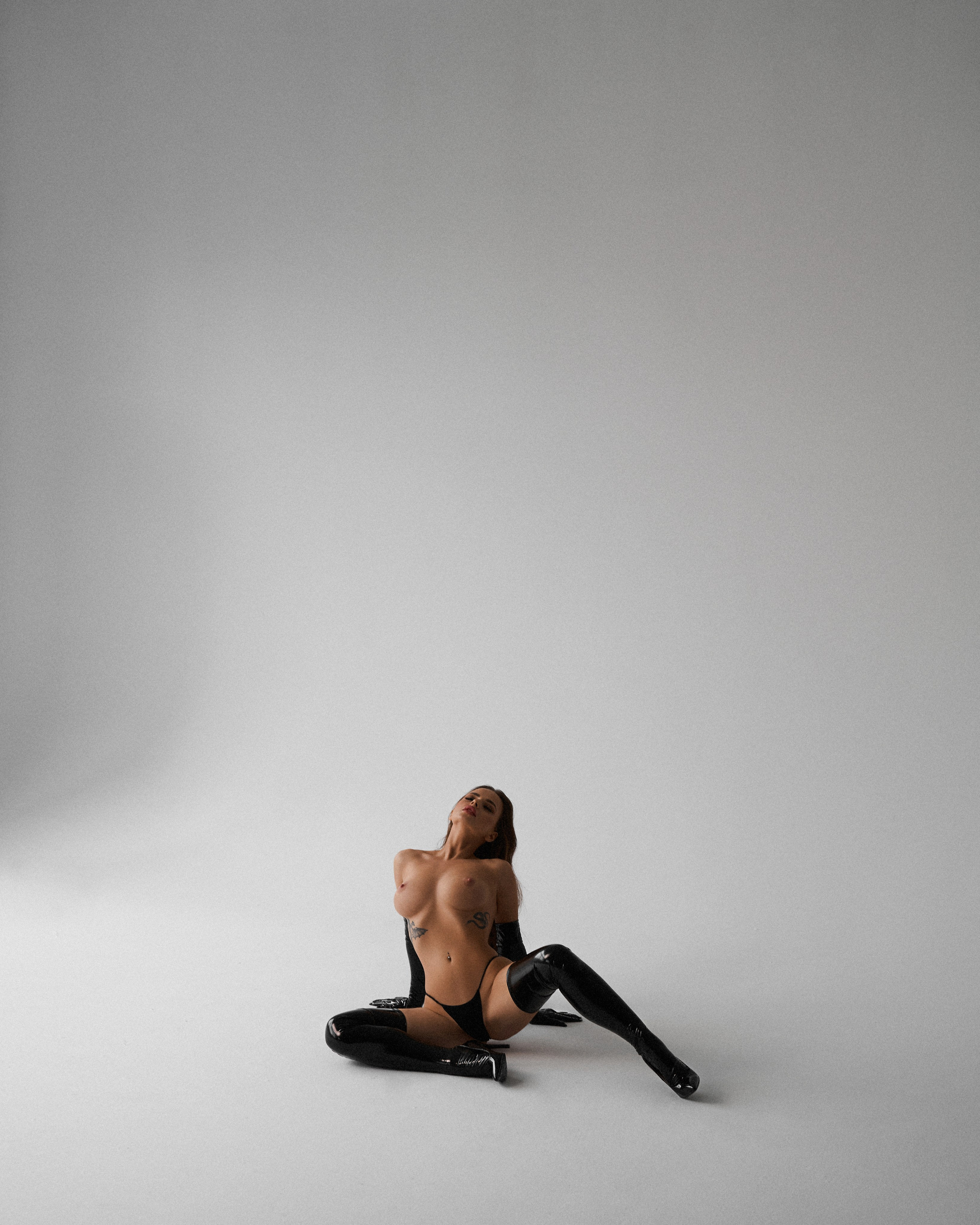 NUDE +18. Fashion & Boudoir photographer Diana Ageeva