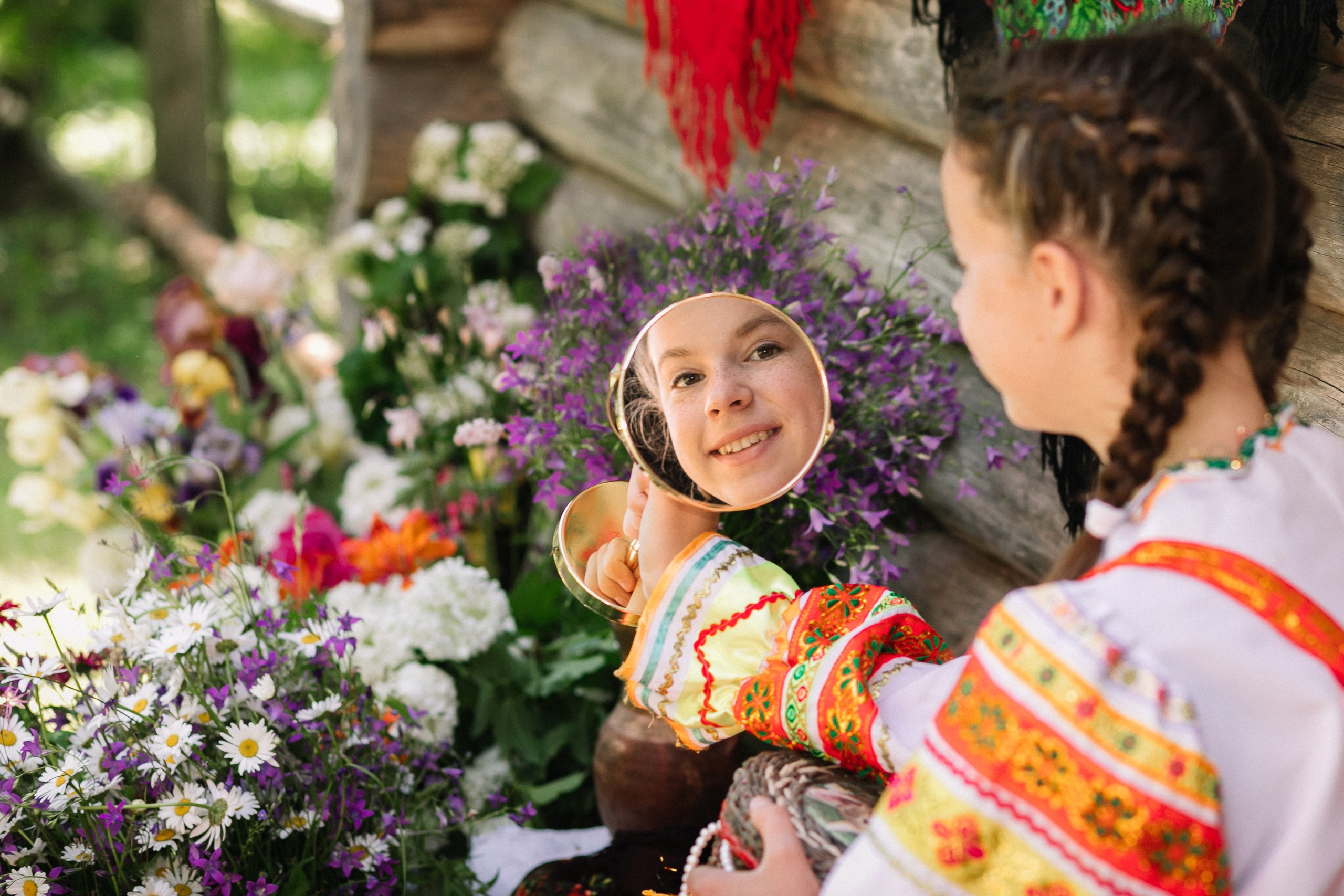 Детская фотосессия в русском стиле на природе