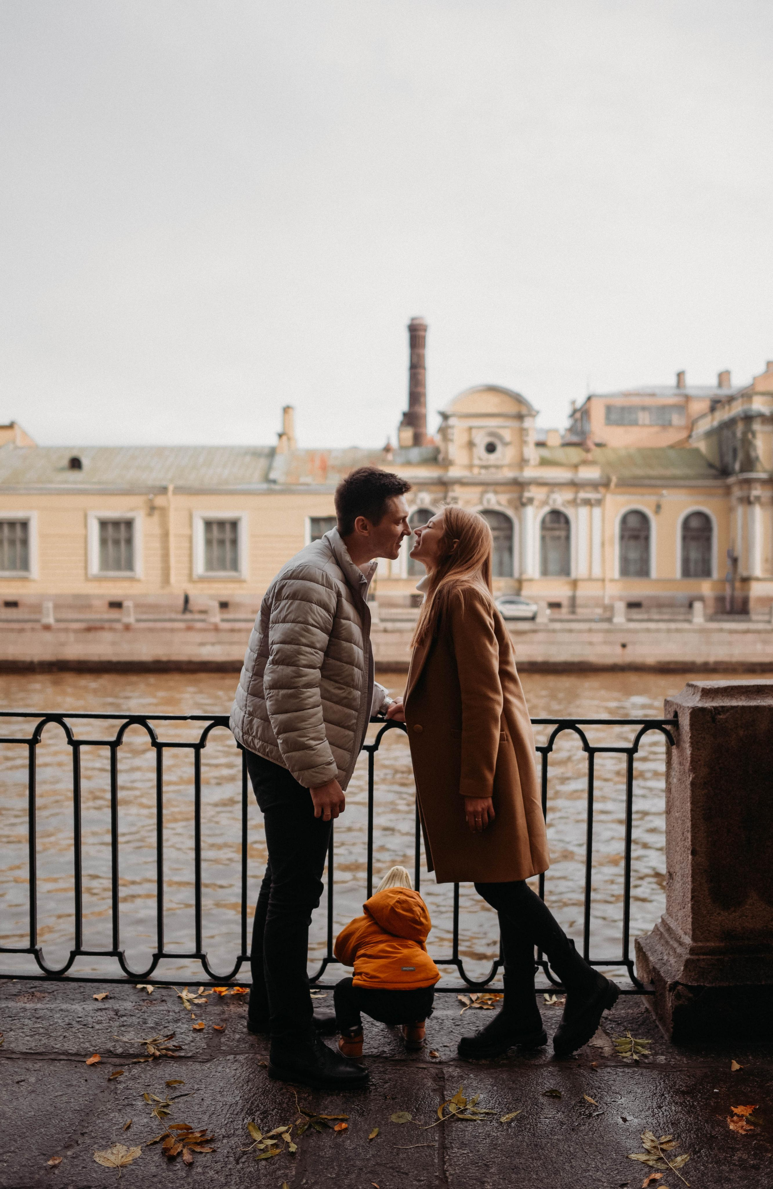 Фотопрогулка по центру СПб Елена, Влад и Миша. Семейный и свадебный фотограф в Санкт-Петербурге Яна