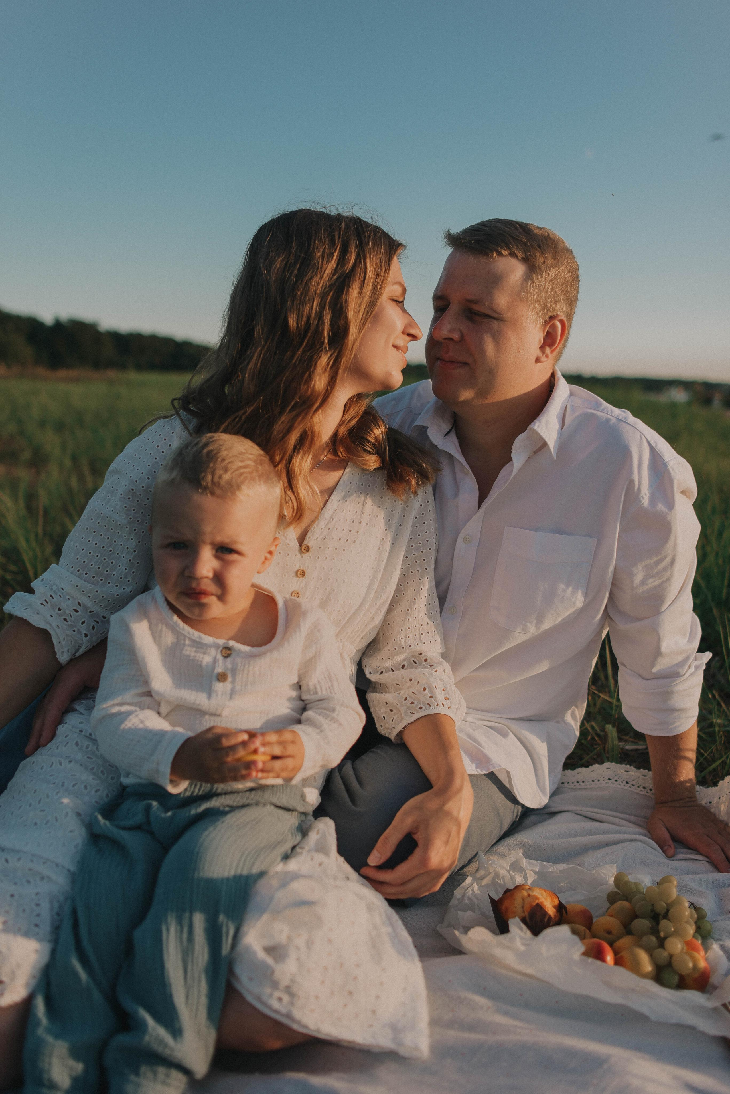 Пикник на заливе. Наташа, Максим и Денис. Семейный и свадебный фотограф в Санкт-Петербурге Яна