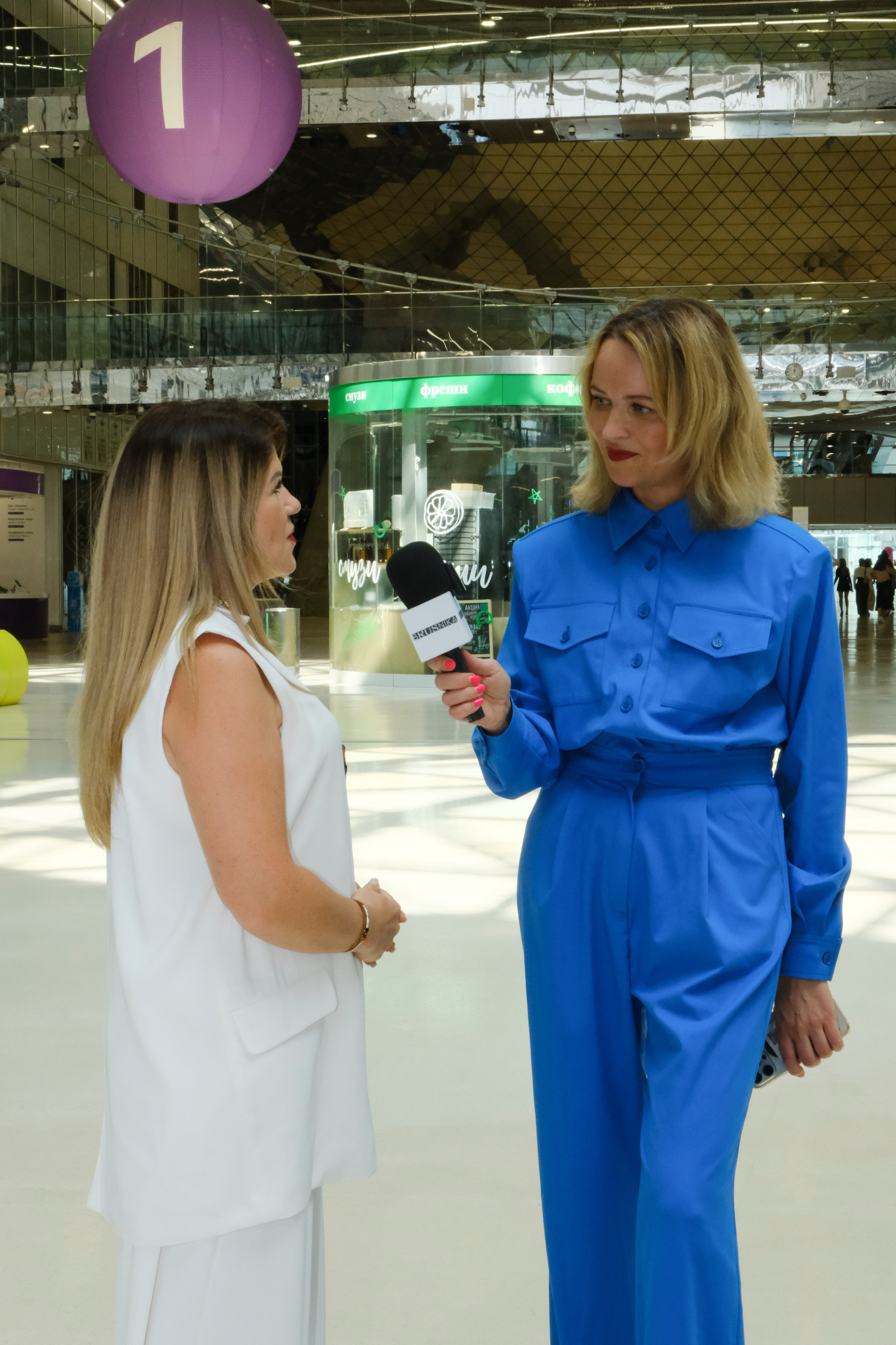 Репортаж бизнес-конференции в Сколково от сообщества BRUSNIKA. Индивидуальная фотосъёмка в Москве. Фотограф Василиса Тарасова