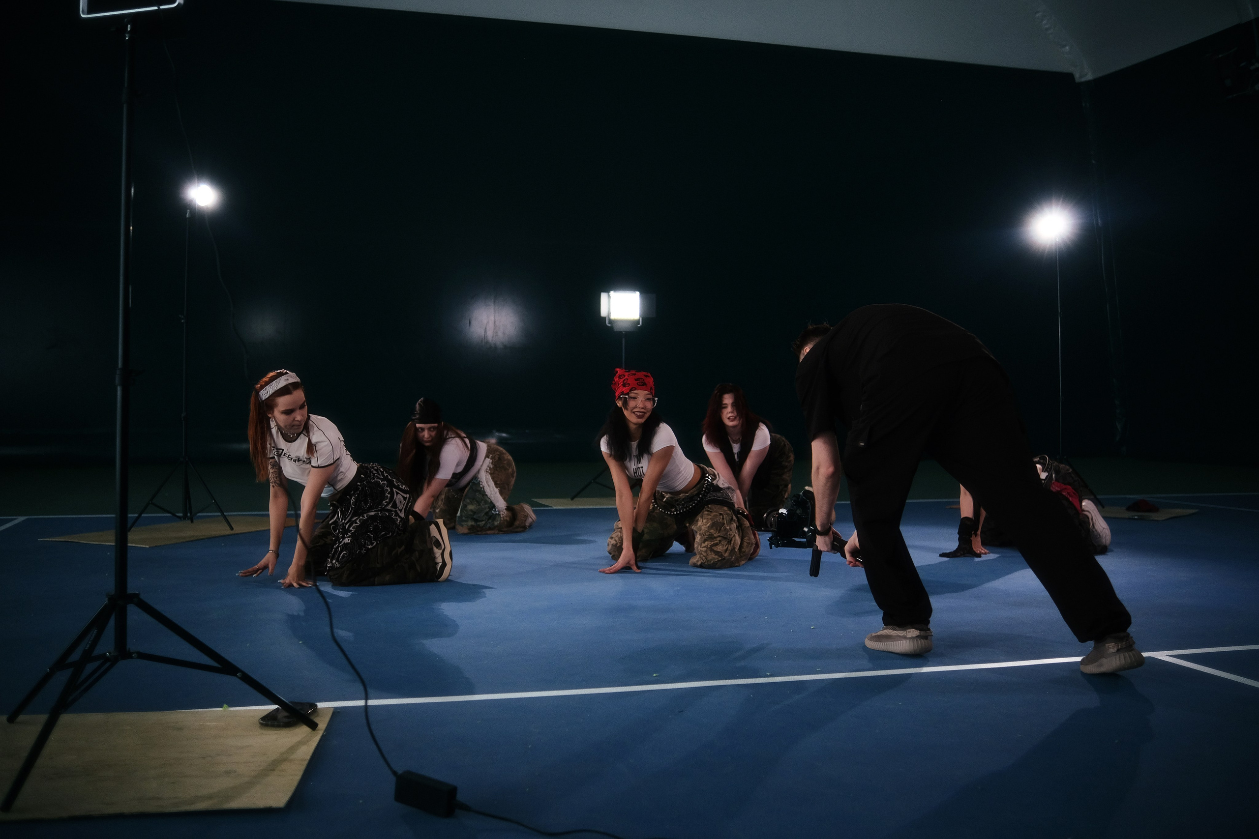 Репортаж с записи танцевального видео команды GEZELLIG. Креативный фотограф и ретушёр в Омске