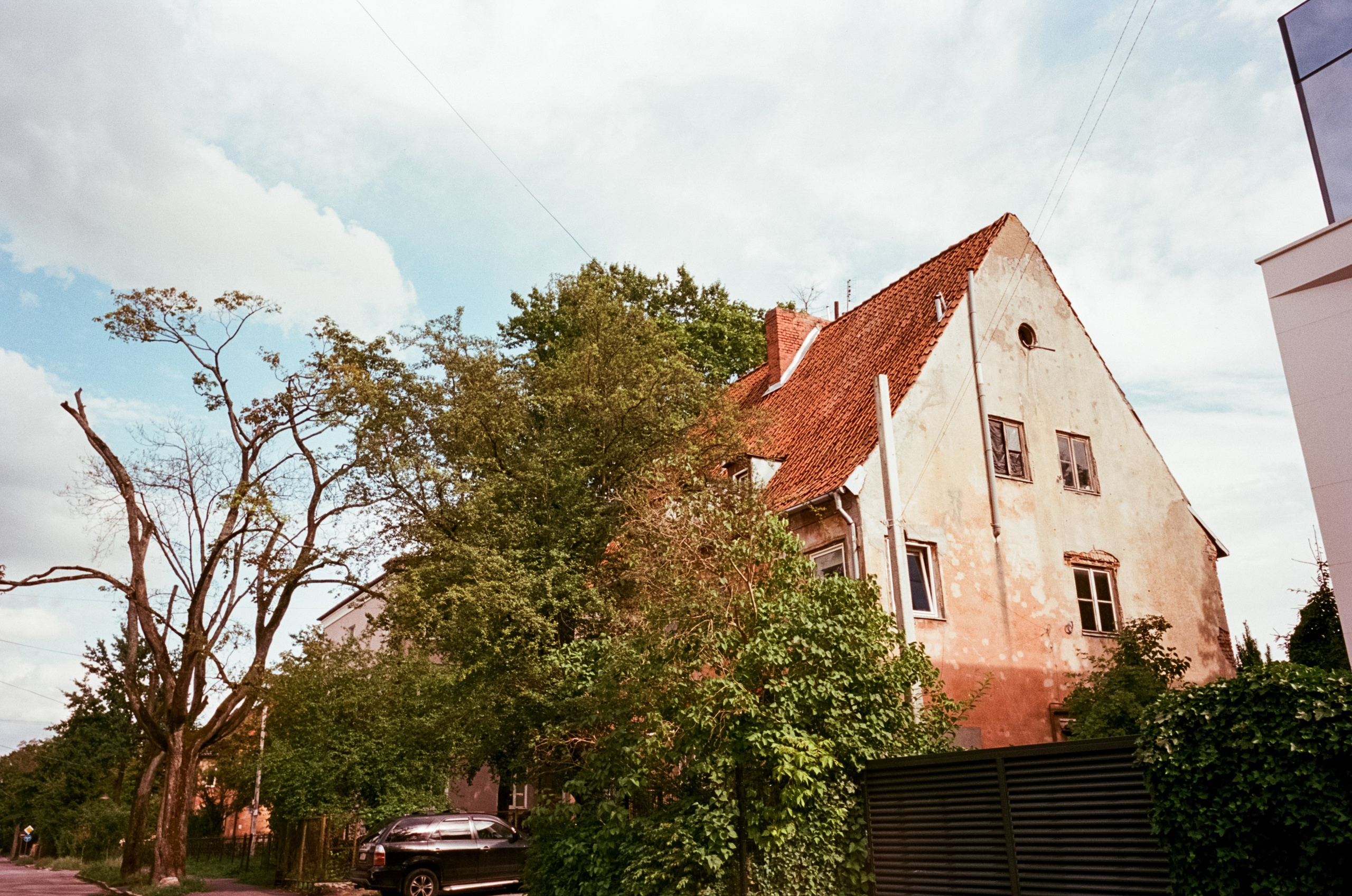 Калиниградский стрит. Новая пленка, Ricoh GR-10 и любимое кафе. Фотограф-документалист Мария Осокина