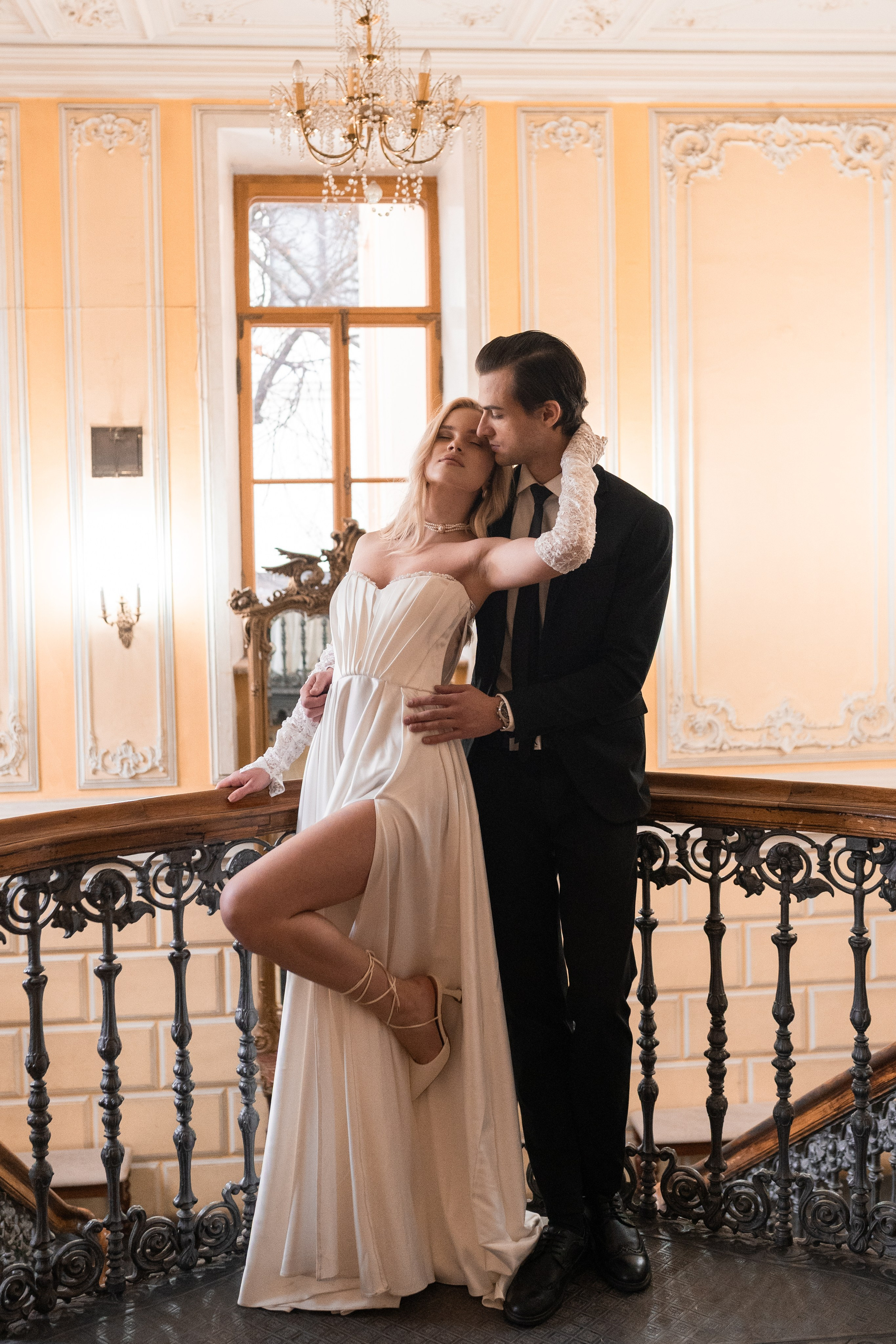 Свадебная фотосессия в Пушкинской библиотеке. Свадебный фотограф в Москве Анна Полушина