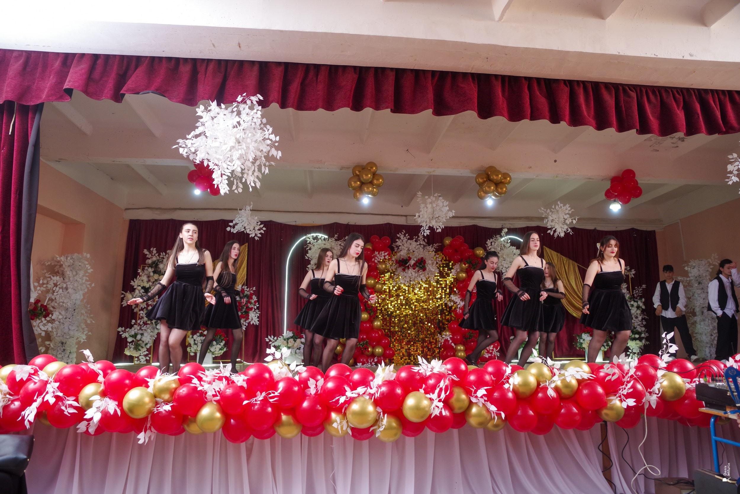 Абаша концерт в школе. Портретный фотограф Денис Милютин