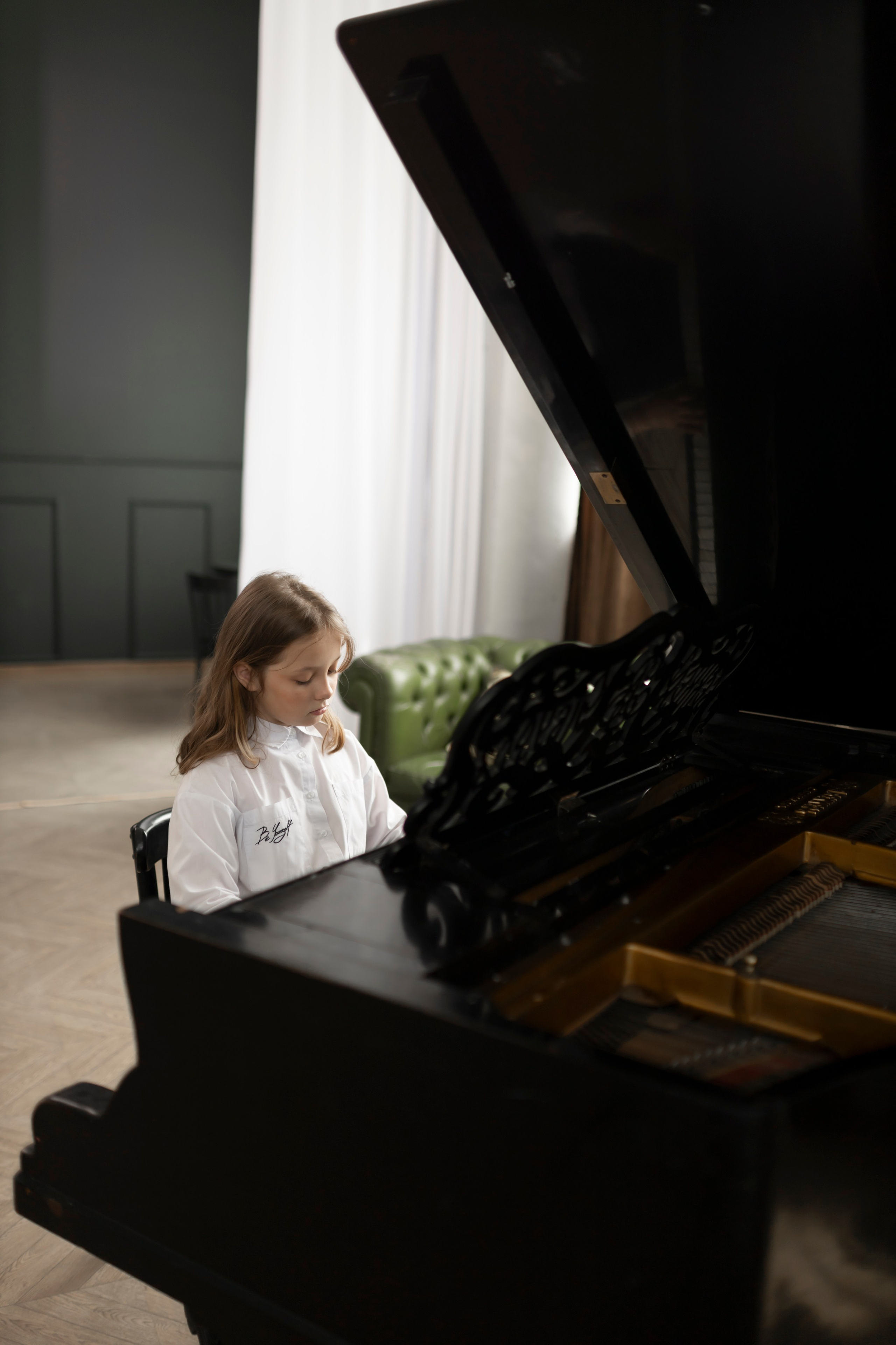 Фотосессия мамы и дочки в Om studio. Интерьерный, предметный и контент фотограф в Иркутске Наталья Карпова