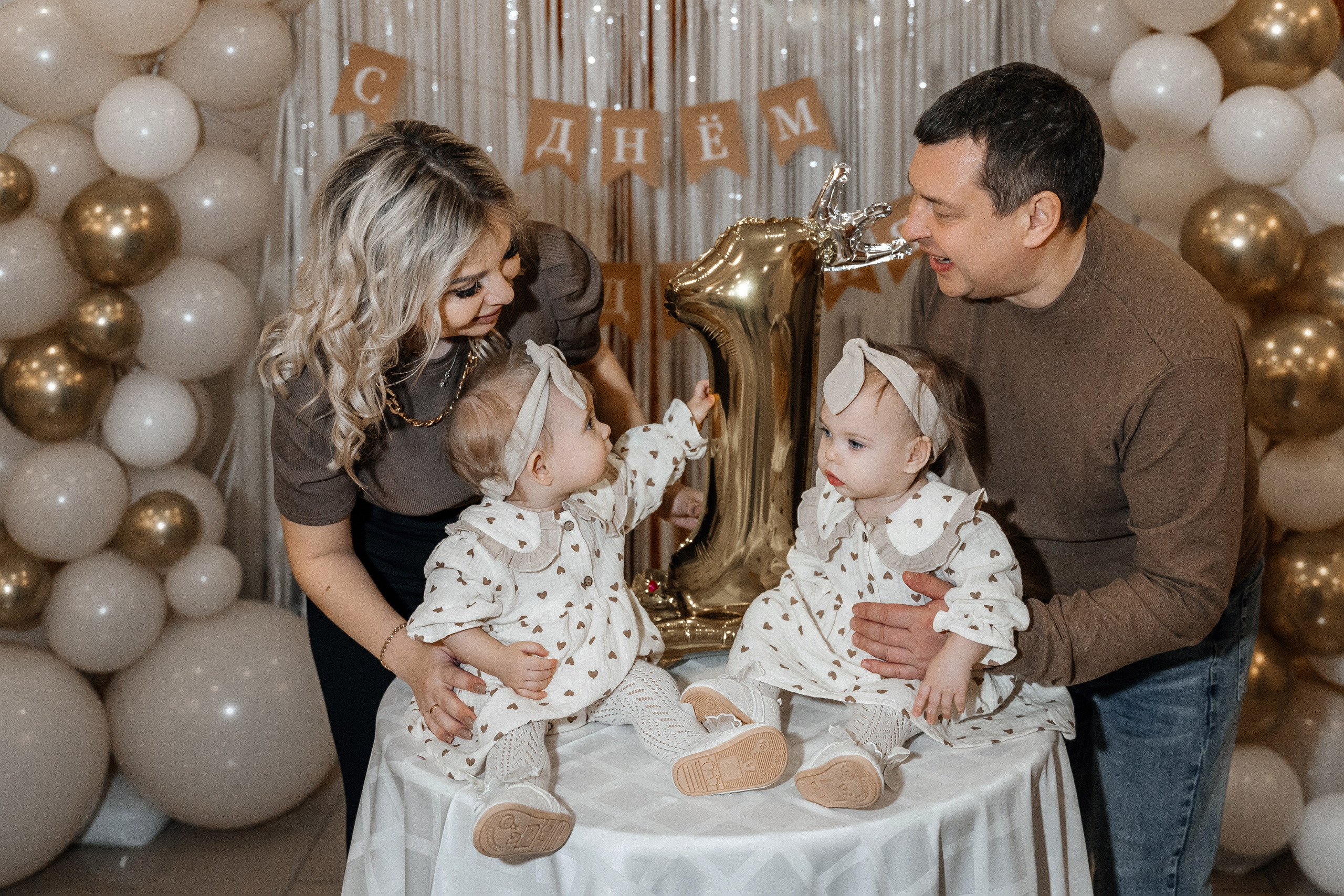 Александра и Виктория 1 годик. Семейный фотограф в Белгороде Амелина Алина