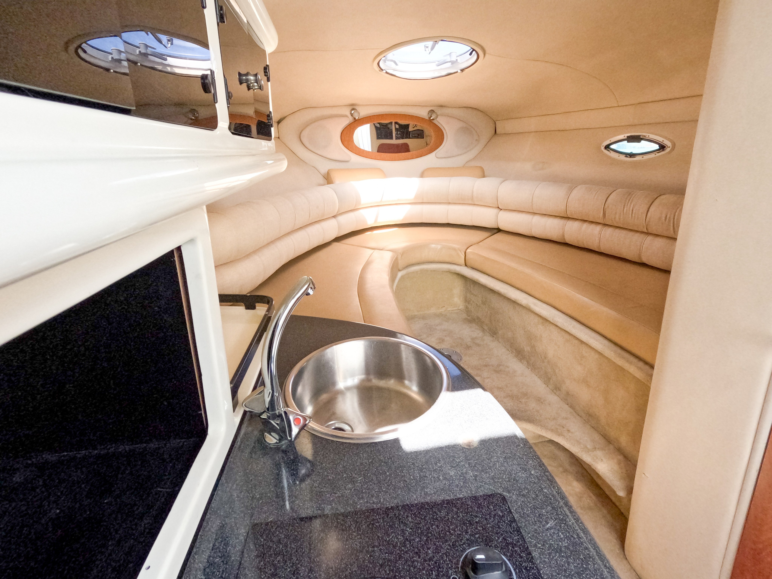 Катер Грейс Аренда Яхты в Сочи Яхтанаморе YACHTANAMORE