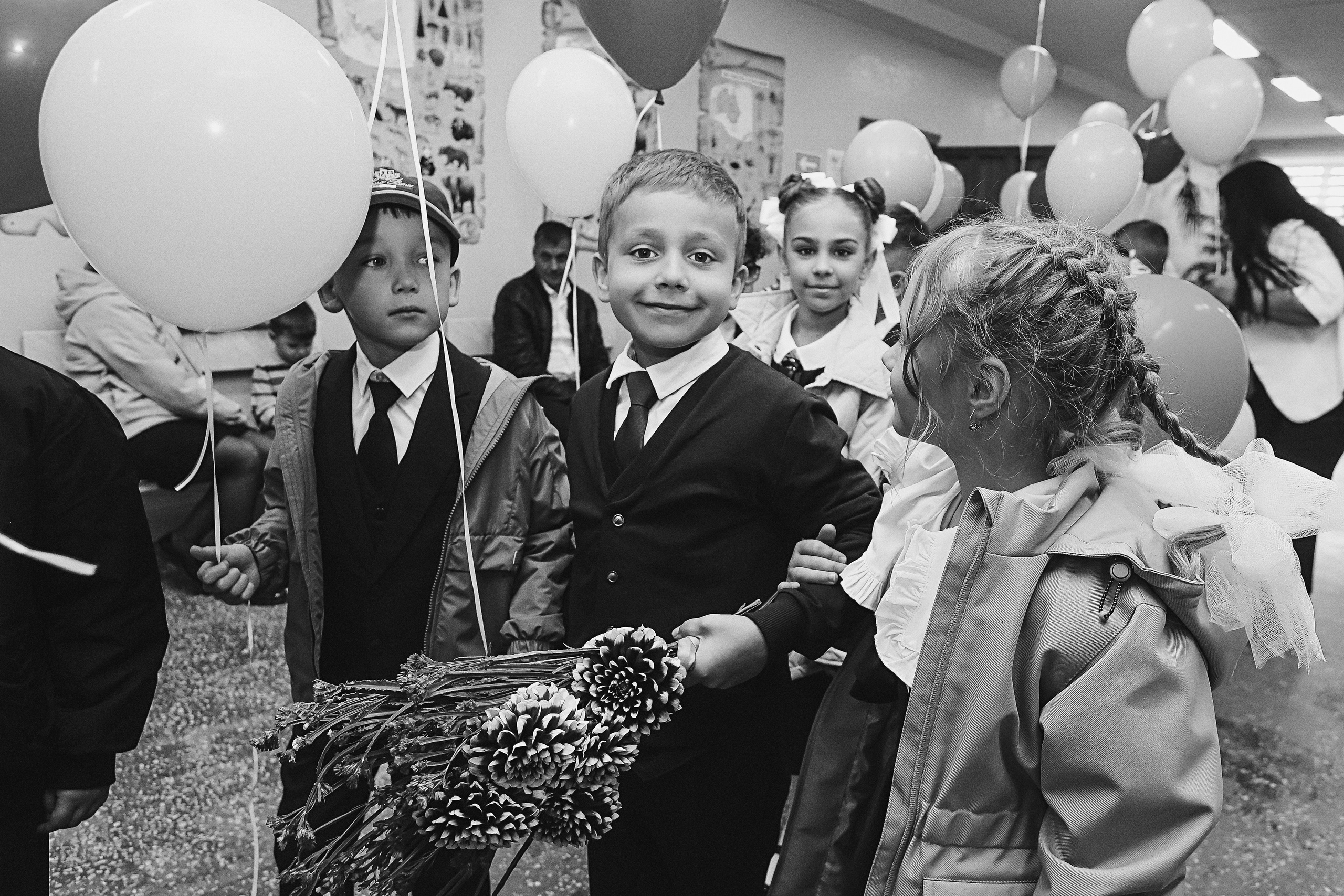 1 сентября линейка+кл час+портреты. Семейный фотограф Тюмень, фотограф на роды Салмина Мария