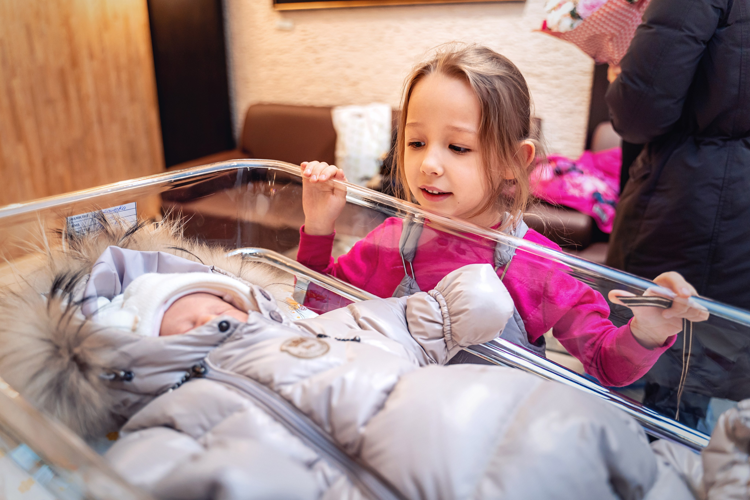 Выписка из роддома Лапино. Фотограф на выписку из роддома Москва. Фотограф \ Видеограф на Крещение, Венчание Москва| Семейные съемки