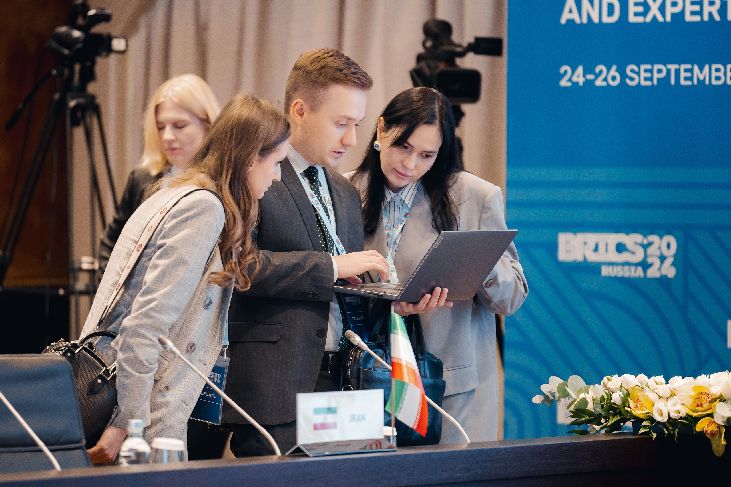 БРИКС ФНС. Parezhevphoto.ru