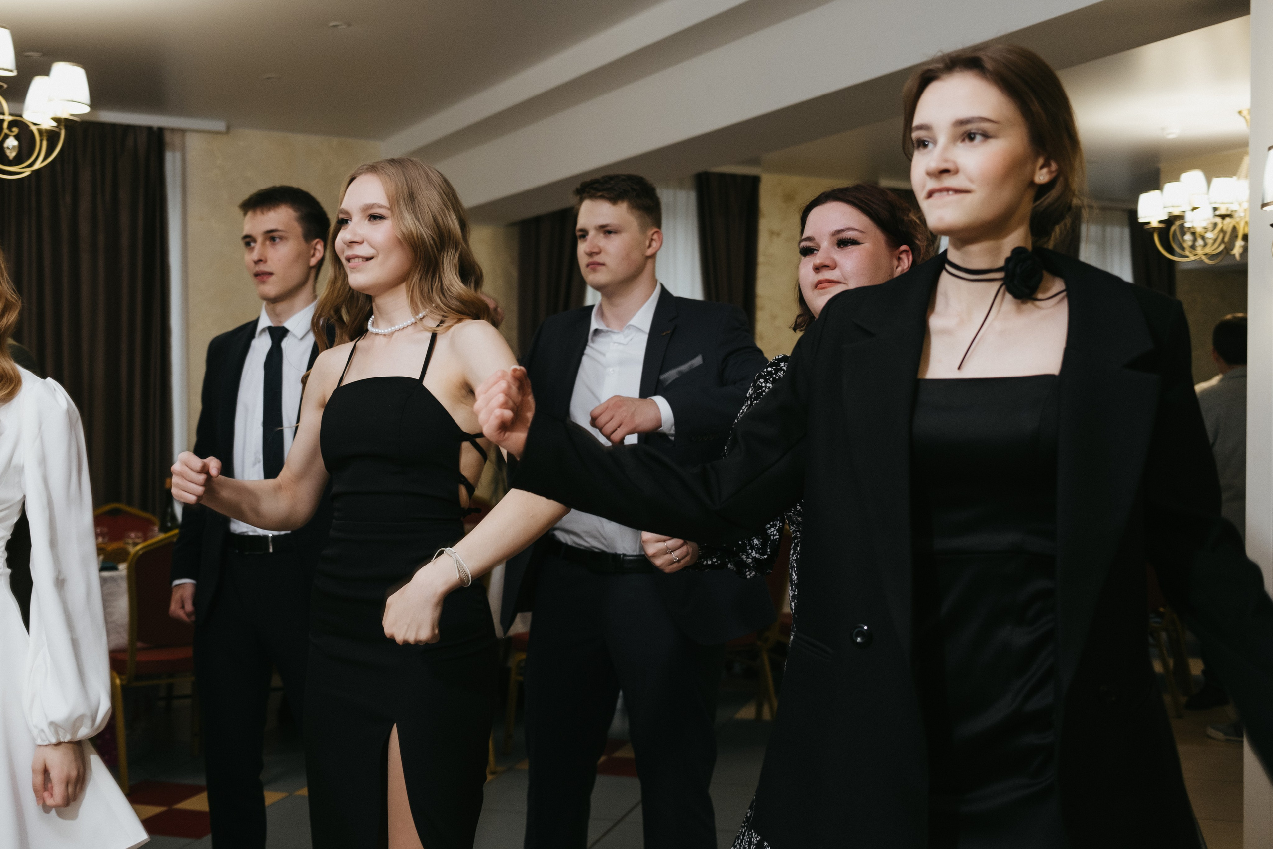 Выпускной 11 класс школы № 30. Свадебный и репортажной фотограф Денис Ожигин в Краснодаре и Краснодарском крае