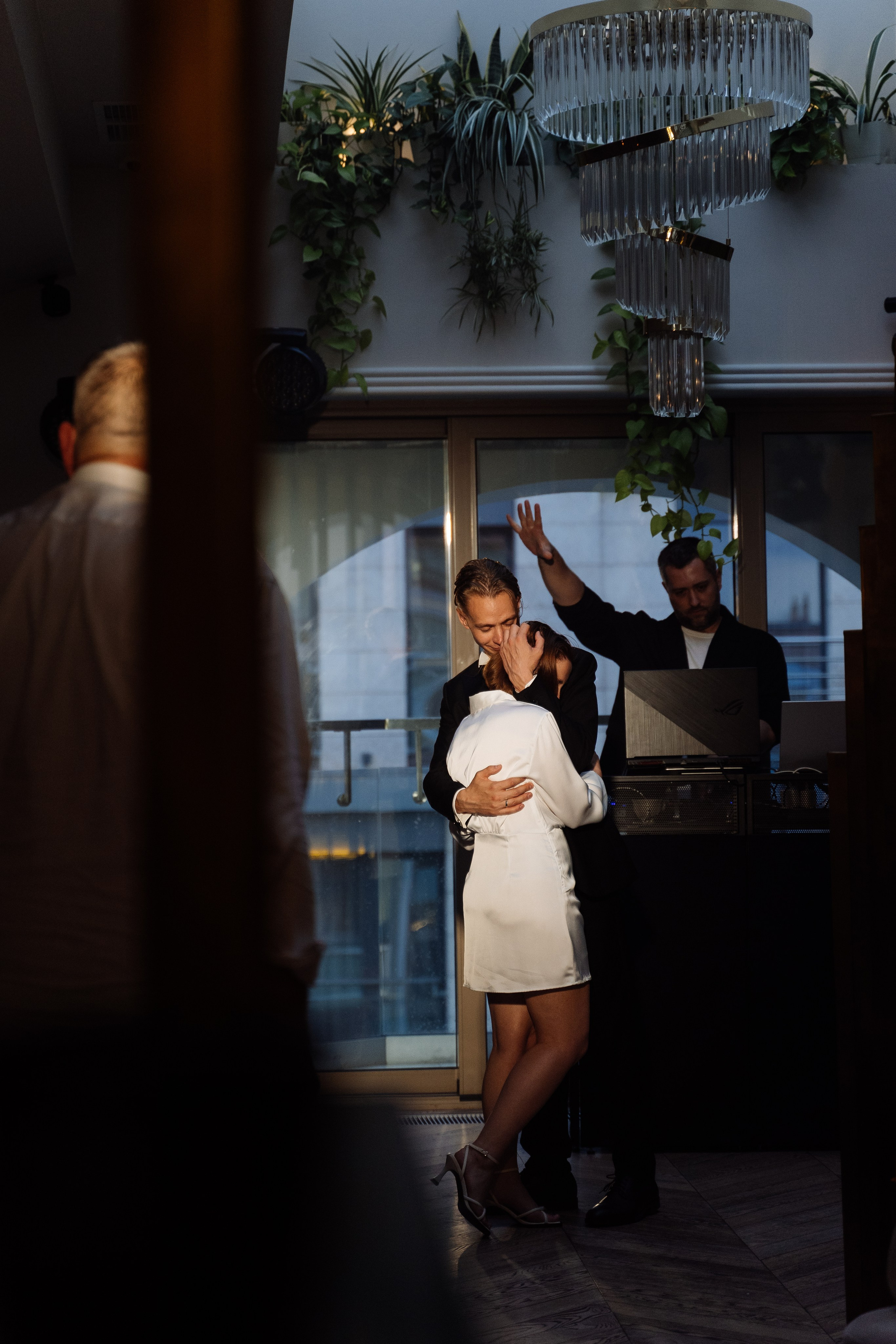 Свадьба на крыше Петербурга. Свадебный фотограф организатор в Санкт-Петербурге Ассоль Опарина