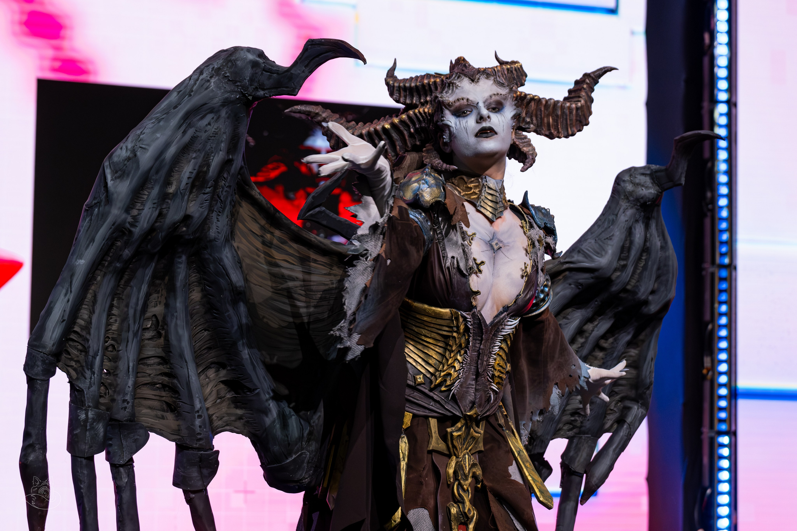 Сцена РЭД ЭКСПО 2024. Косплей фотограф