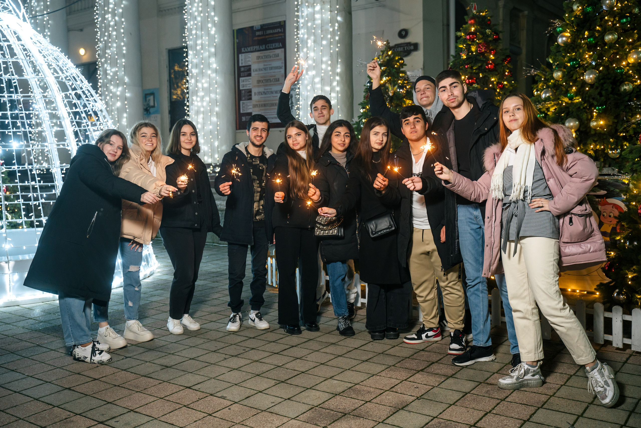 Фотографии с друзьями. Выпускные альбомы, школьные фотосессии в городе Новороссийске