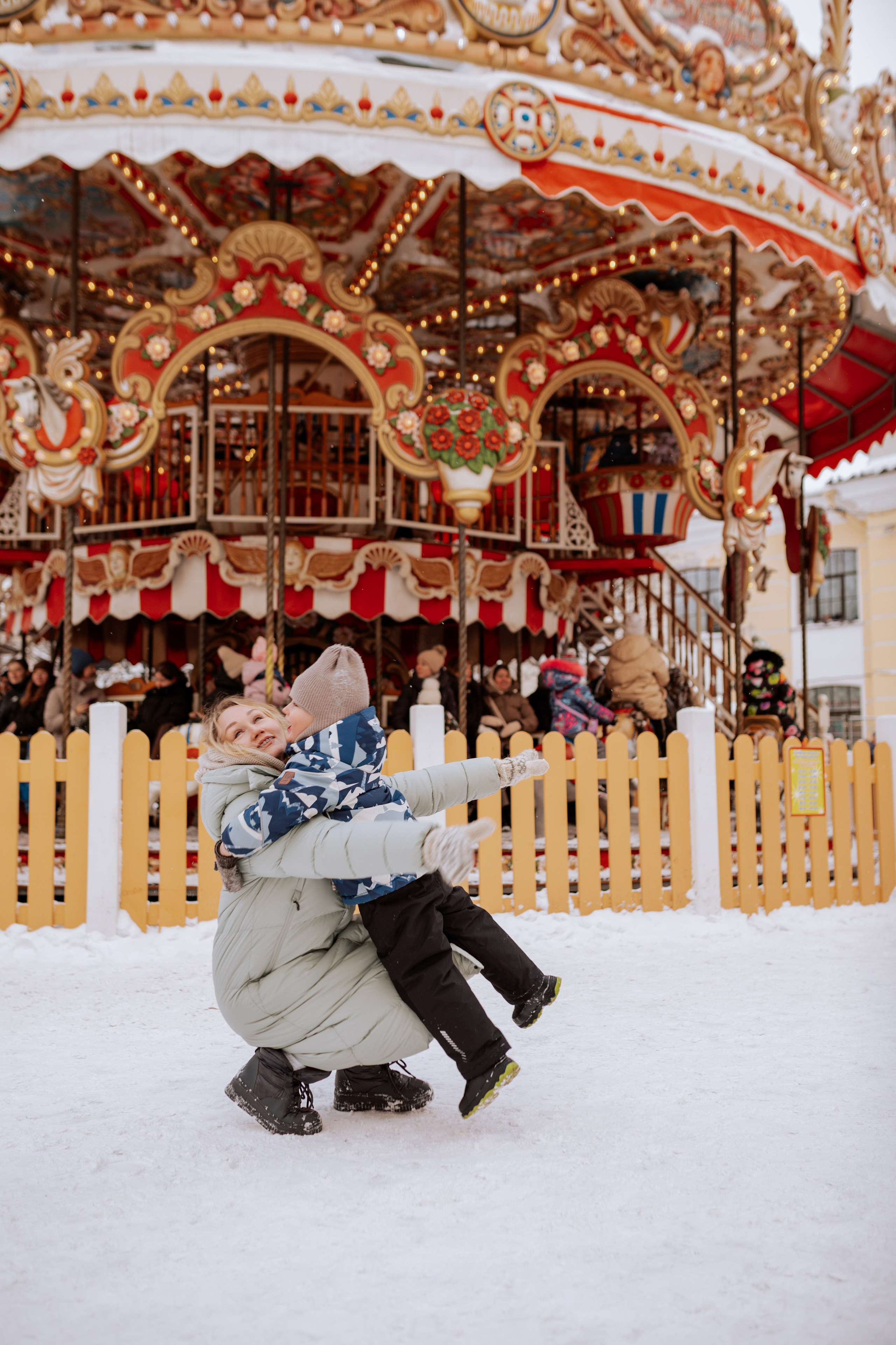 Семейная, Манежная площадь