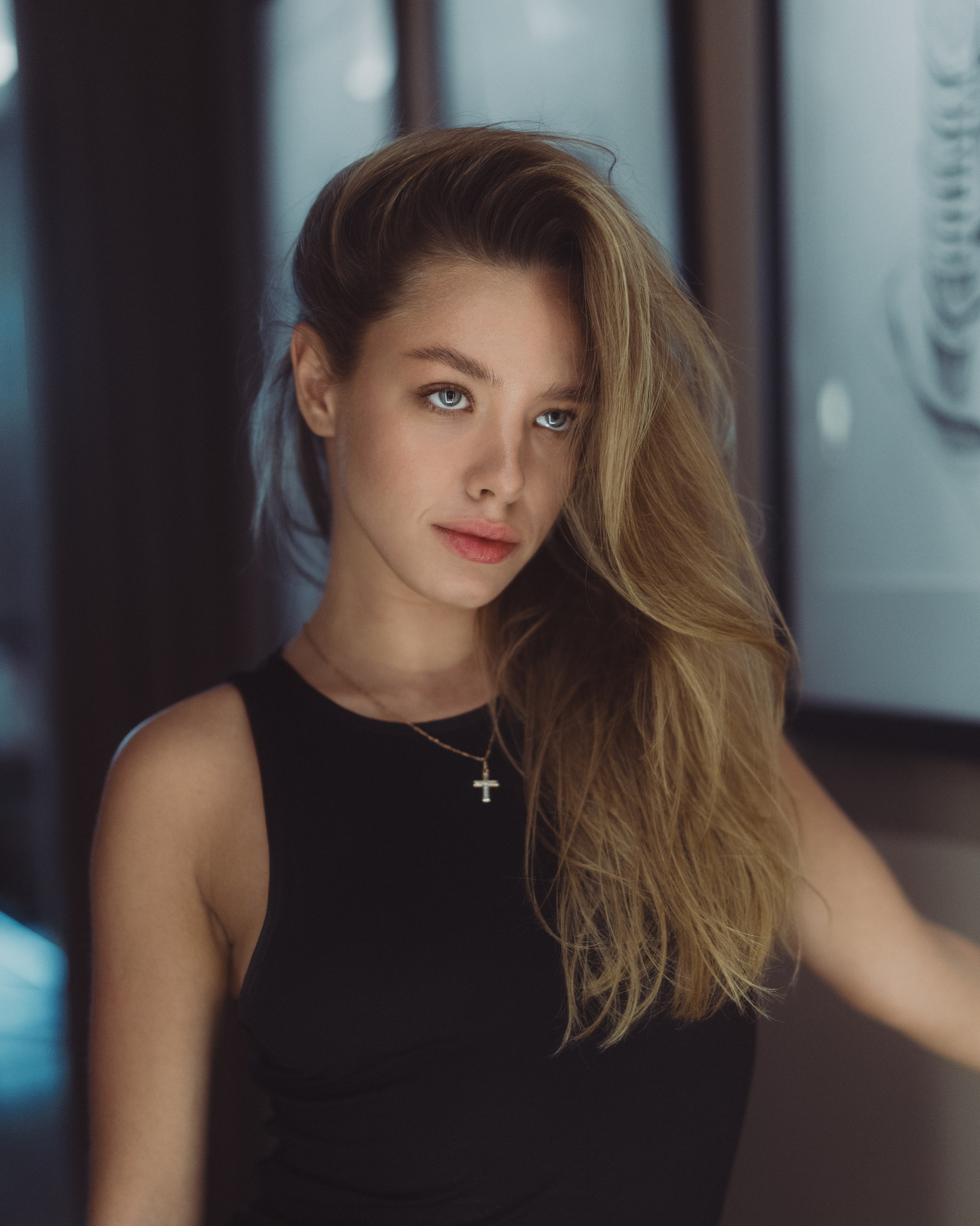 Women's street photo shoot at the Tashigo Hotel in Kazan