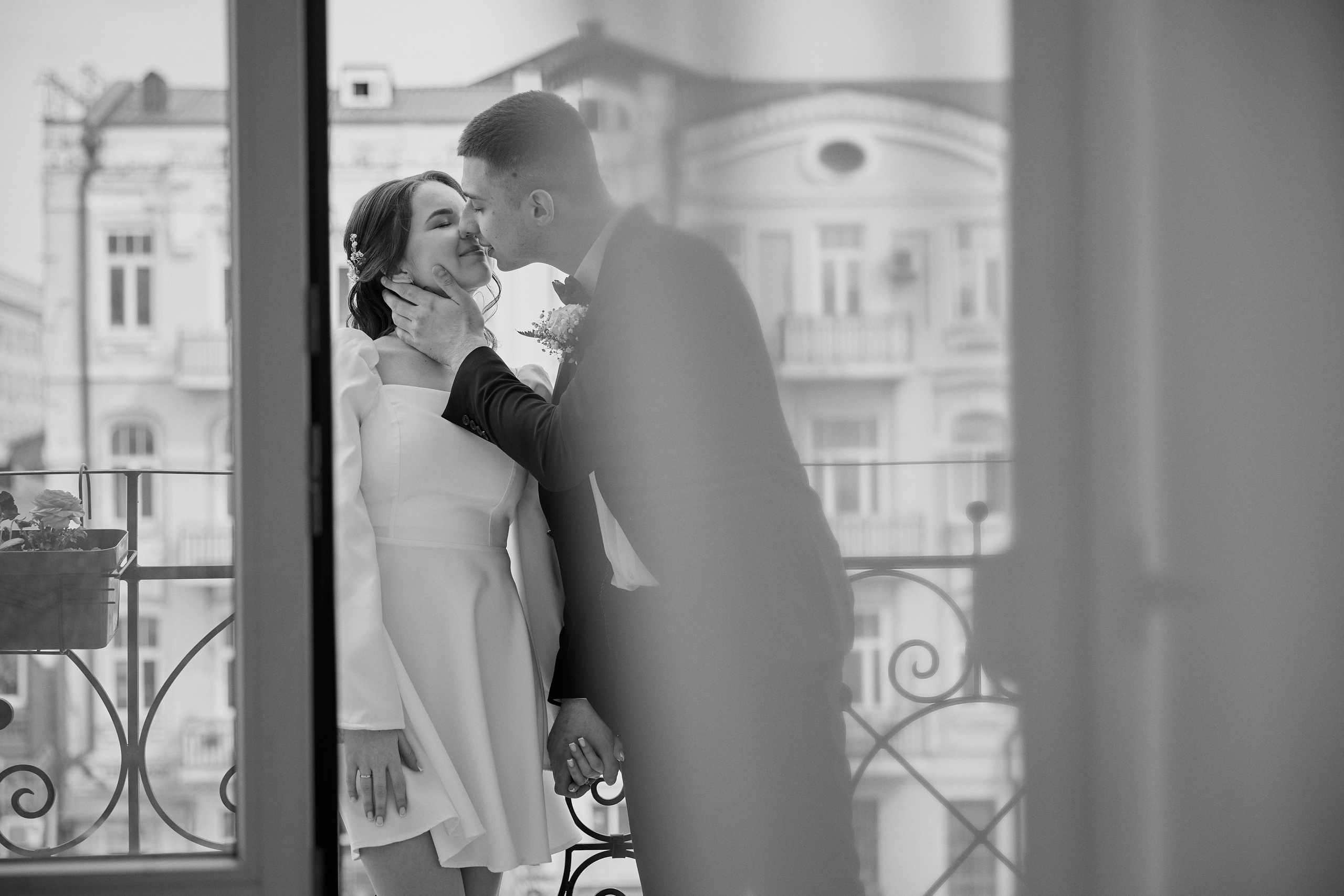 Свадебная фотосессия на у ЗАГСа в Ростове. Фотосессии в Ростове-на-Дону. Мария Роскошная