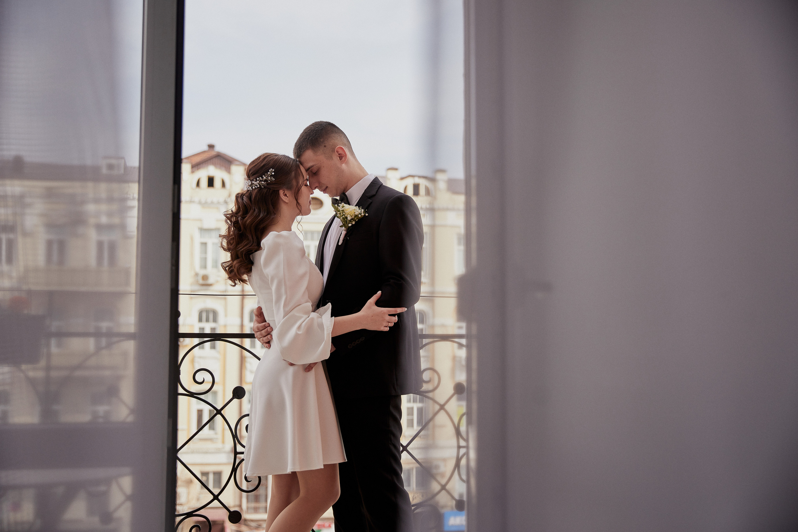 Свадебная фотосессия на у ЗАГСа в Ростове. Фотосессии в Ростове-на-Дону. Мария Роскошная