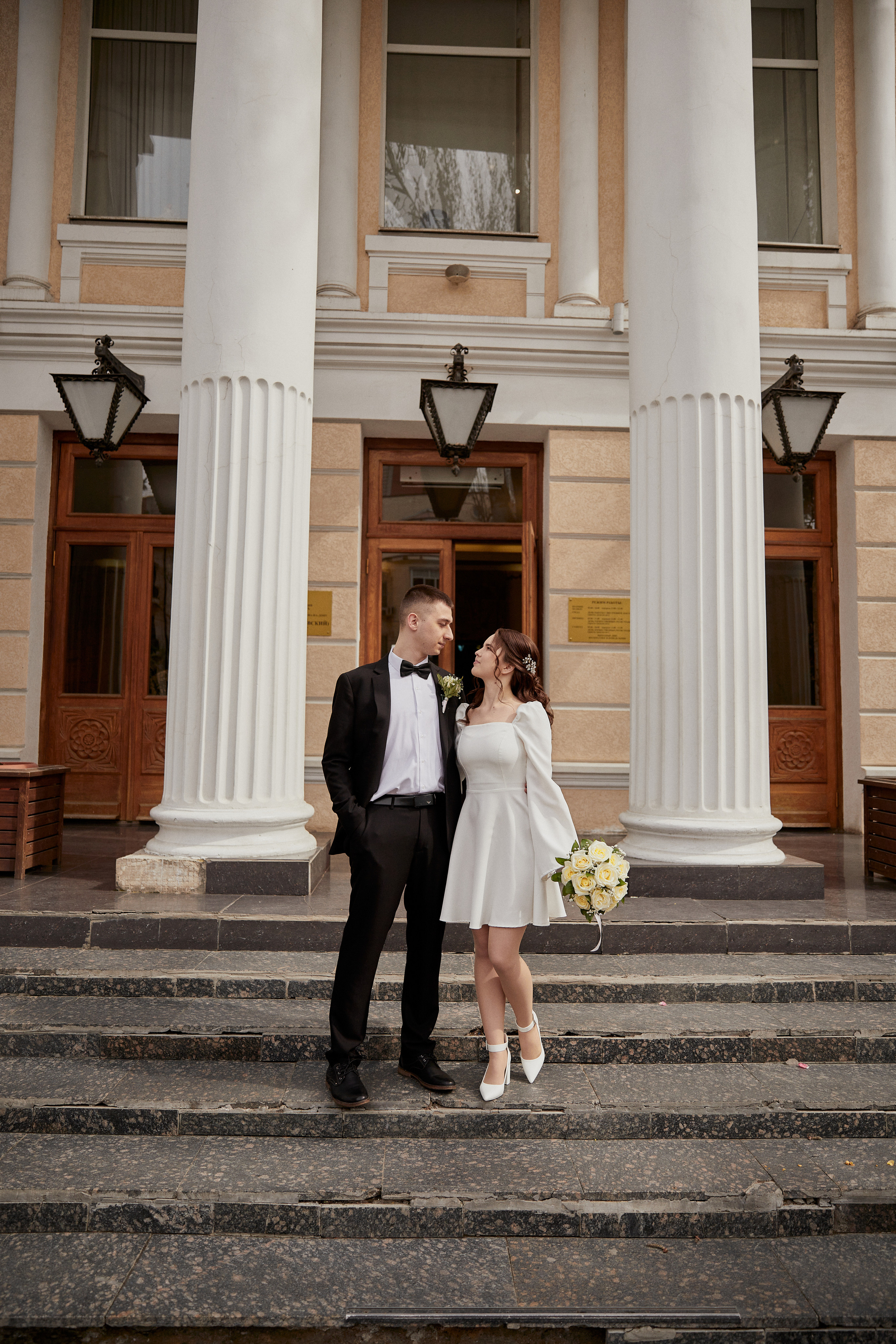 Свадебная фотосессия на у ЗАГСа в Ростове. Фотосессии в Ростове-на-Дону. Мария Роскошная