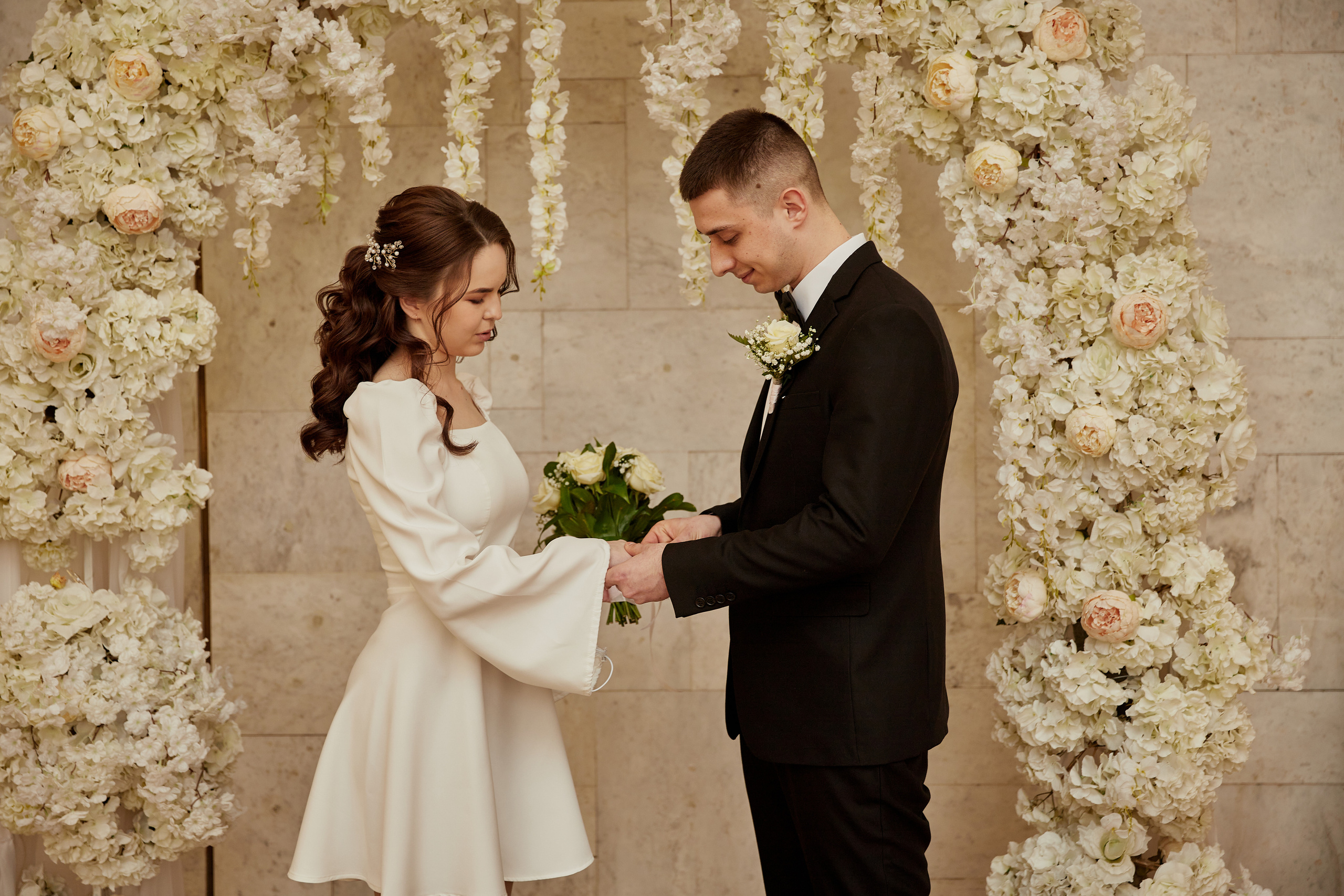 Свадебная фотосессия на у ЗАГСа в Ростове. Фотосессии в Ростове-на-Дону. Мария Роскошная