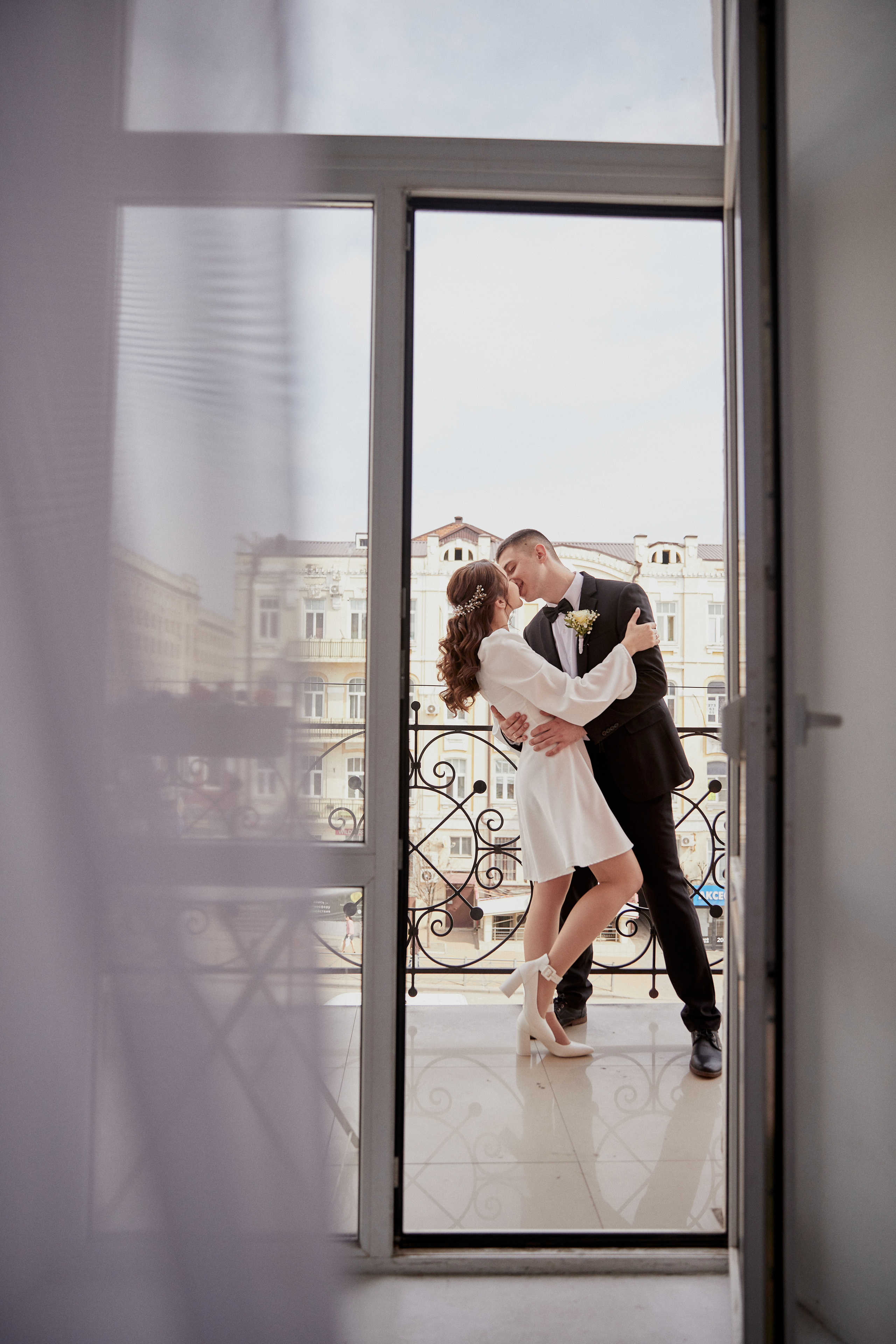 Свадебная фотосессия на у ЗАГСа в Ростове. Фотосессии в Ростове-на-Дону. Мария Роскошная