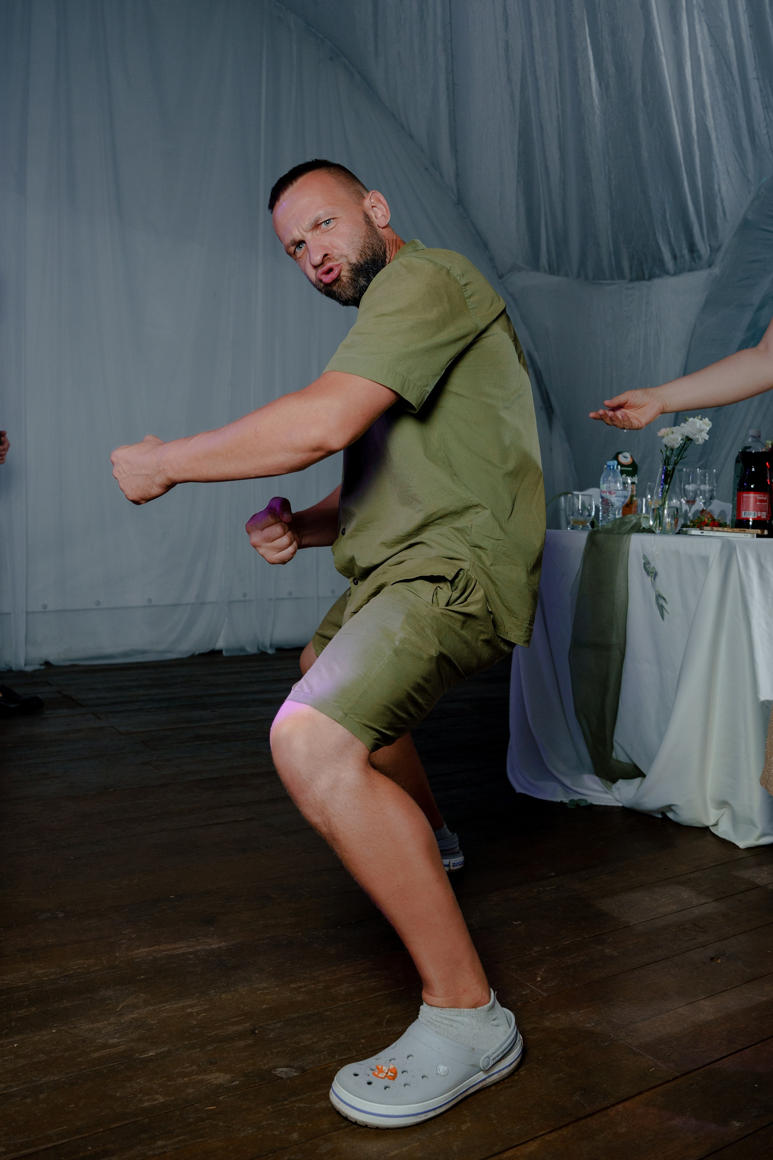 День рождения в шатре на водохранилище. Репортажный фотограф Москва Сергей Дружинин