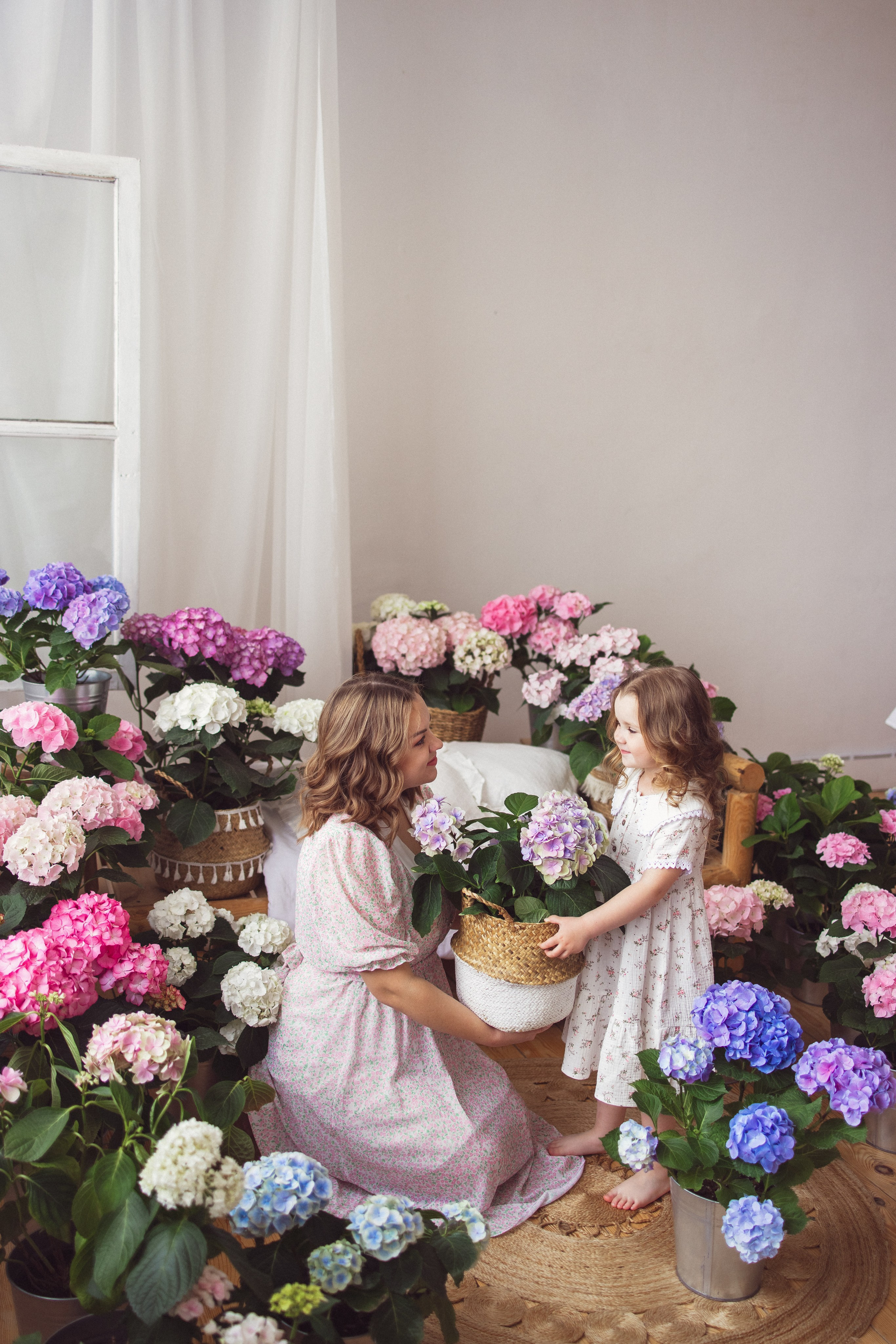 Фотосессия для мамы и дочки, фотостудия «Space JOBS» в г. Краснодаре. Семейный и детский фотограф в Краснодаре Анна Трашкова