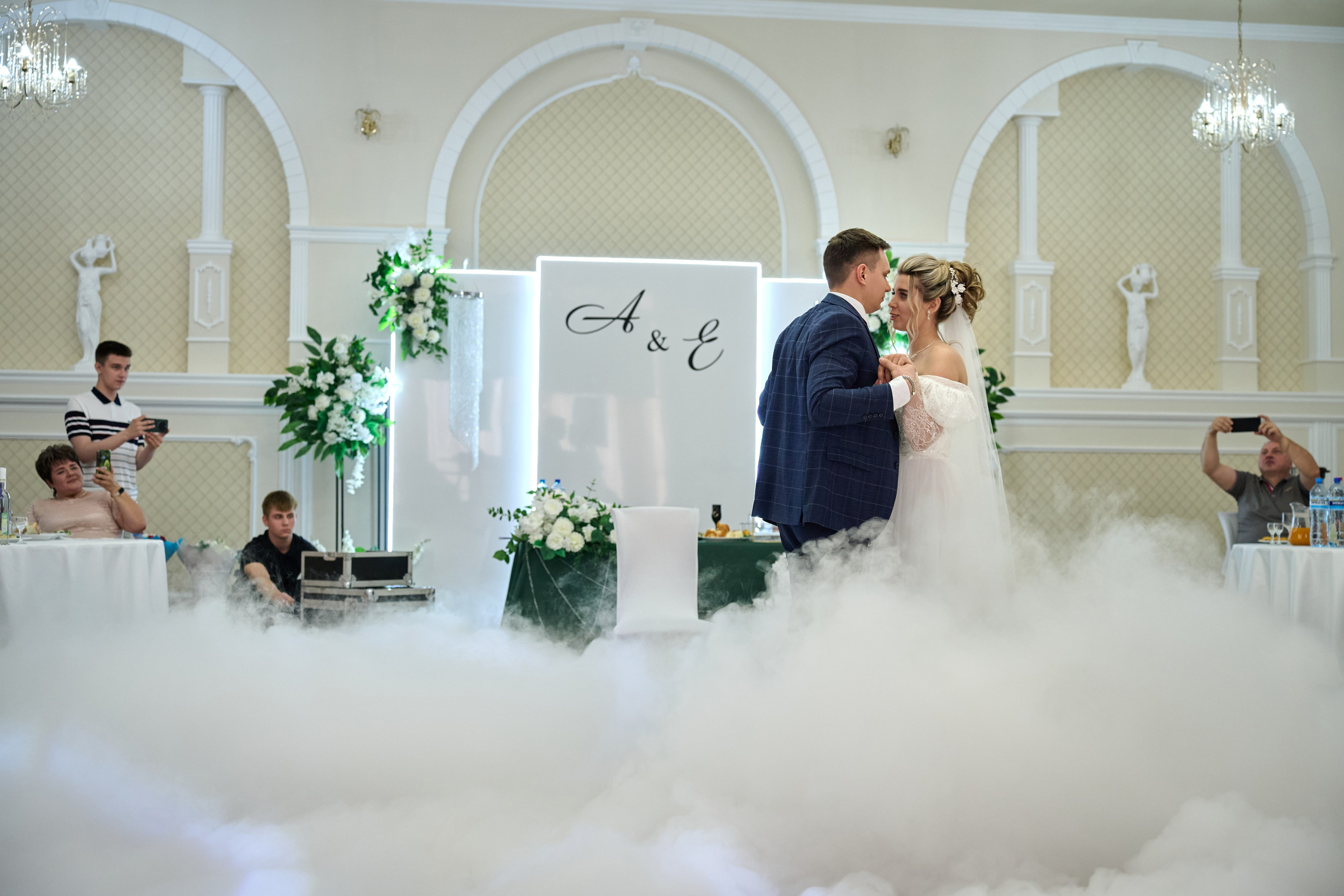 Свадебная фотосессия в Старом Осколе и Губкине. Профессиональный фотограф Старый Оскол, Губкин — свадьба, венчание, крещение, юбилей и день рождения