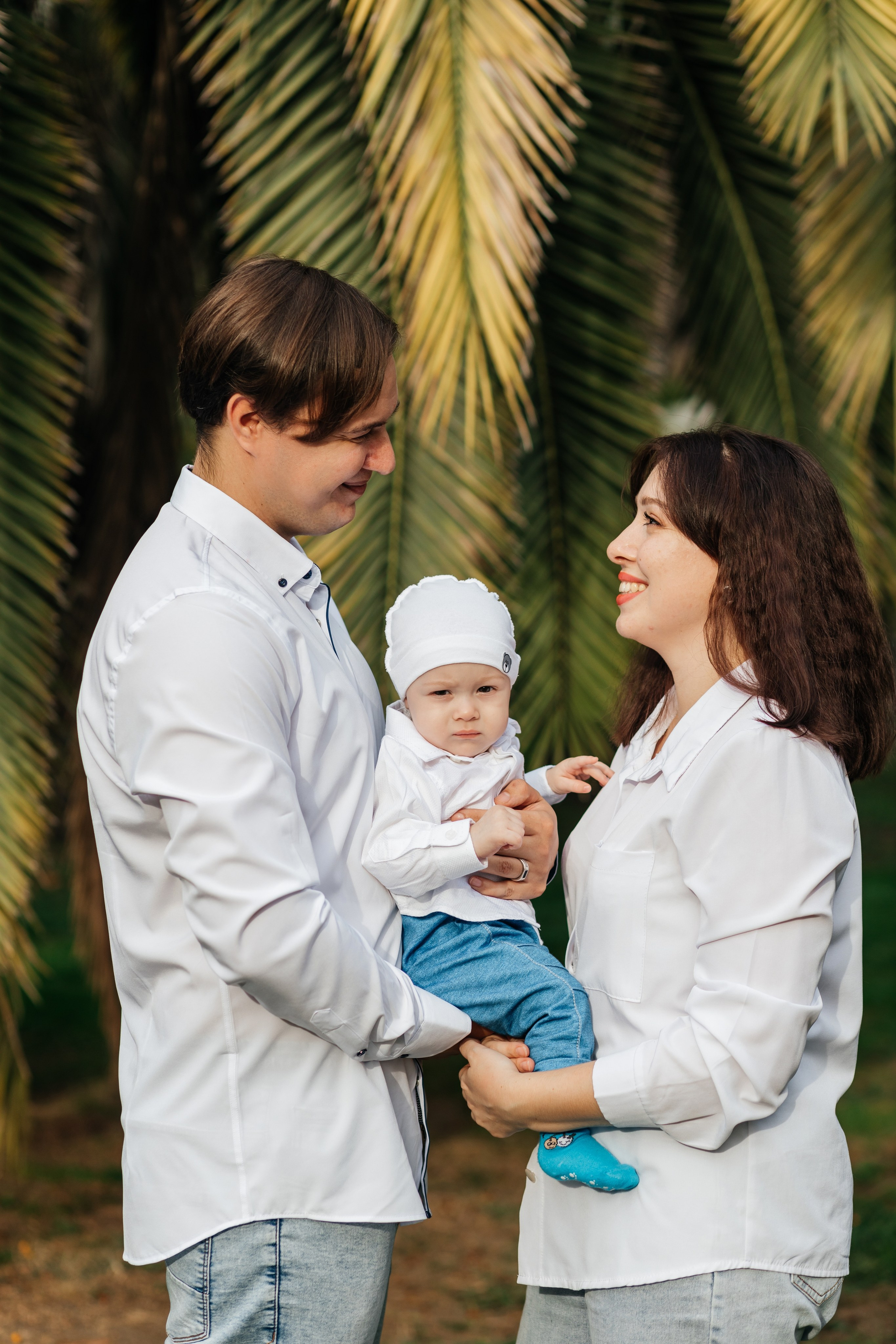 Алексей и Нарине с малышом. Фотограф в Сочи. Свадебная видеосъемка Сочи