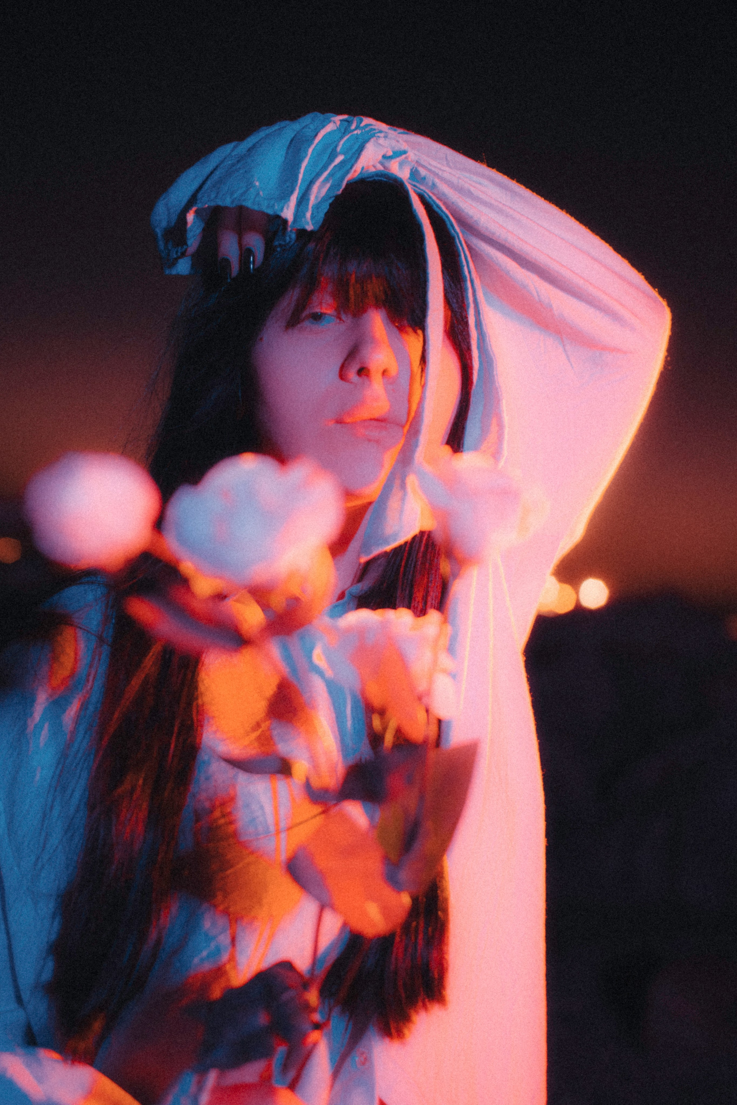 Фотосессия с цветным светом у моря