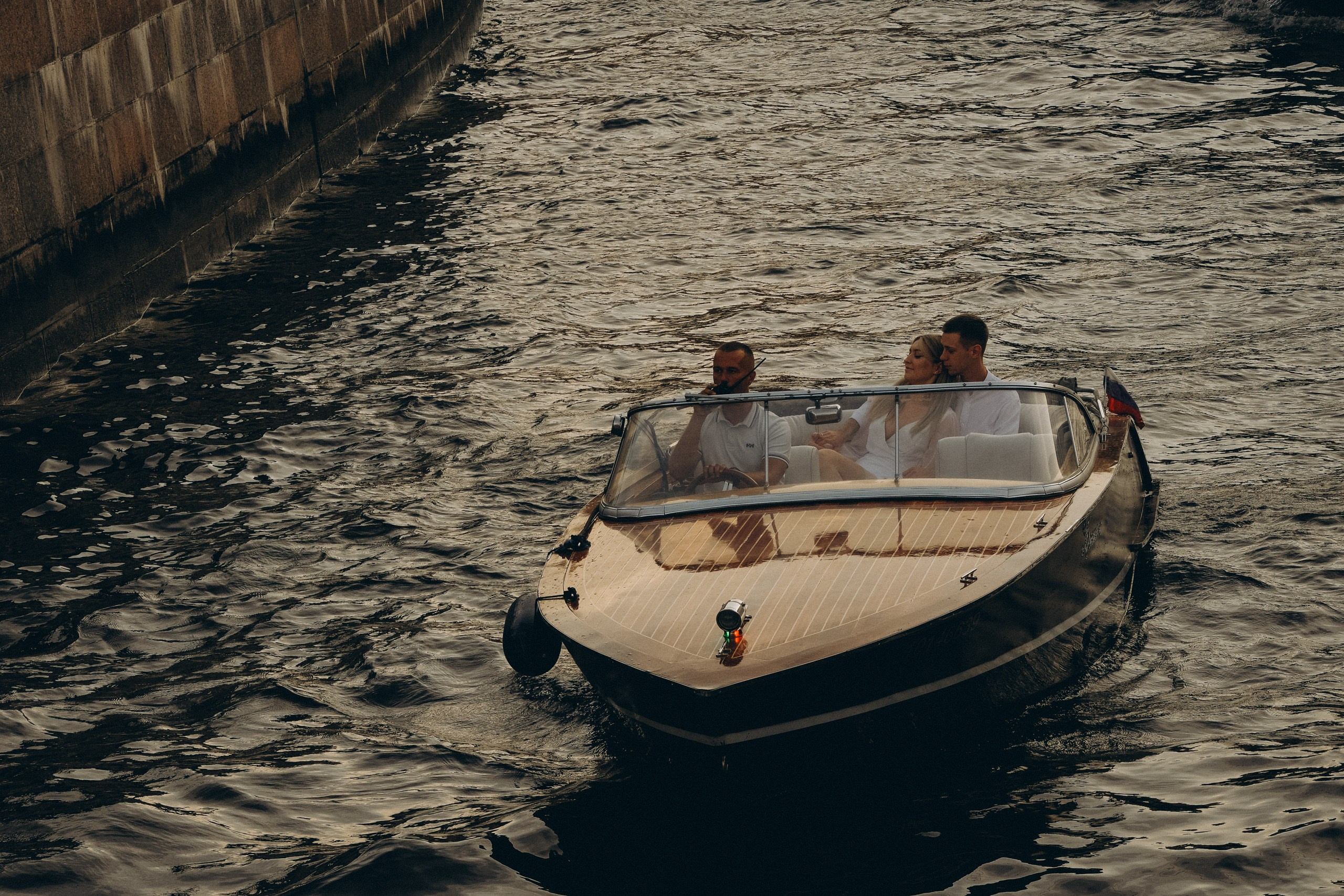 СВАДЕНБНАЯ СЬЕМКА НА КАТЕРЕ ПО КАНАЛАМ САНКТ-ПЕТЕРБУРГА И В АКВАТОРИИ НЕВЫ. Профессиональный фотограф, Санкт-Петербург — Виктория Богомолова