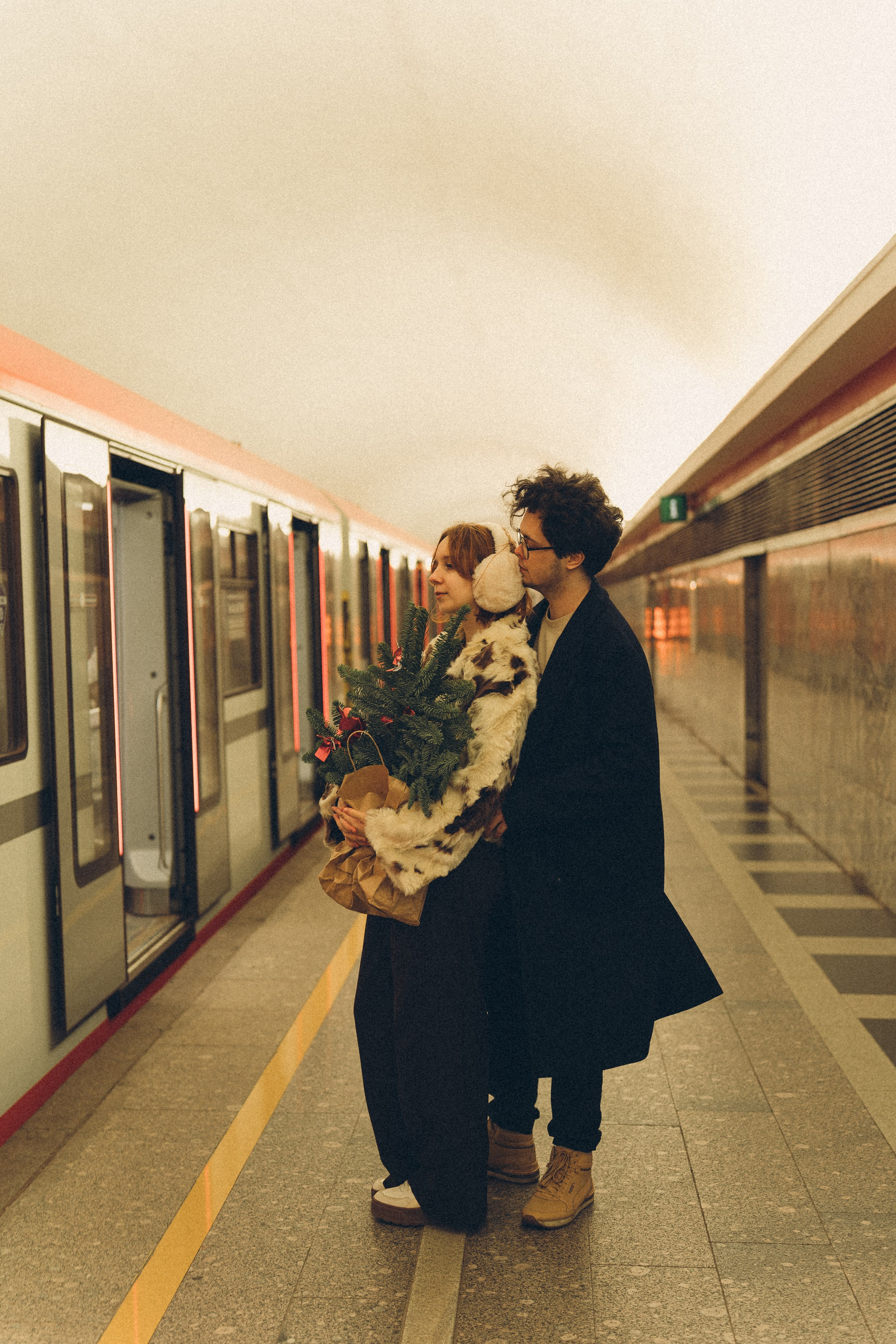 НОВОГОДНЯЯ ФОТОСЕСИИЯ ПАРЫ В МЕТРО ЛЮБОВЬ. Профессиональный фотограф, Санкт-Петербург — Виктория Богомолова