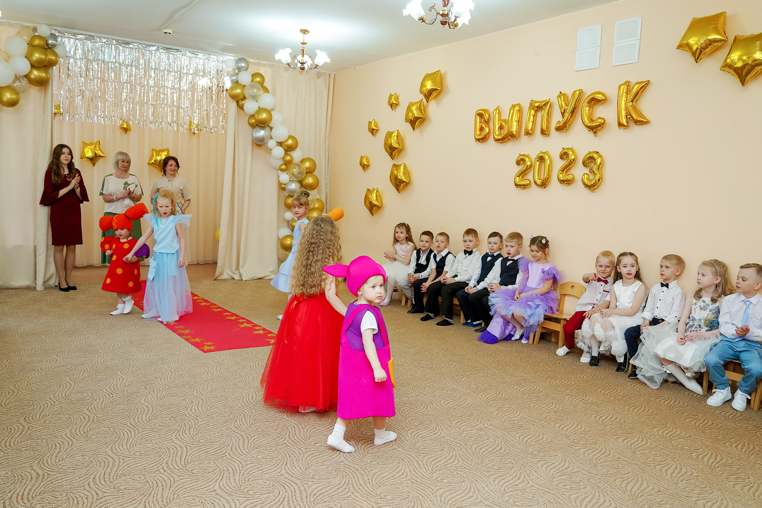 Фотосъемка видеосъёмка фотограф видеооператор новогодних утренников  в. Фотограф, видеооператор Нина Коршунова