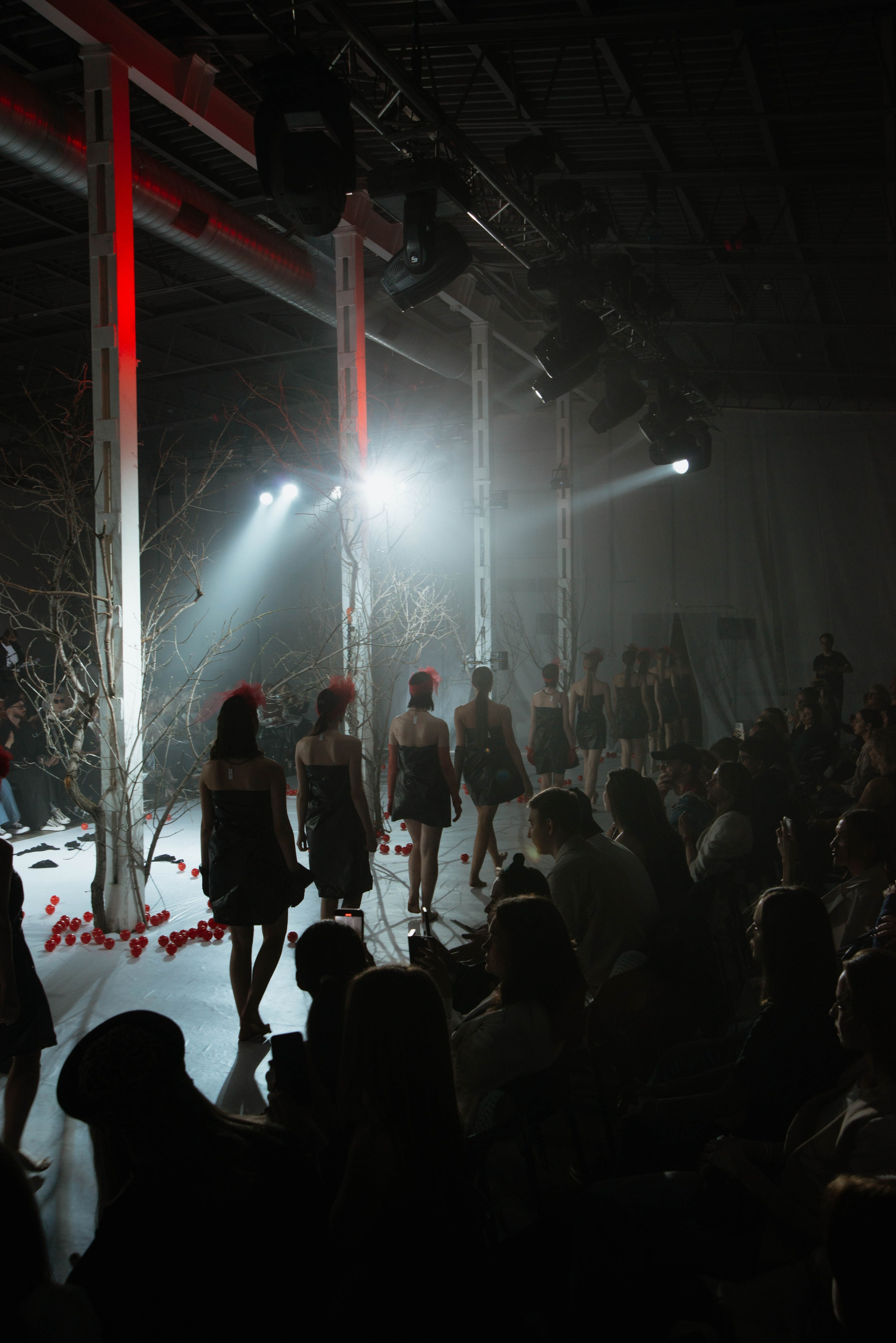 Показ «Красный Шум». Ксения Glossa. Портретный и репортажный фотограф в Самаре