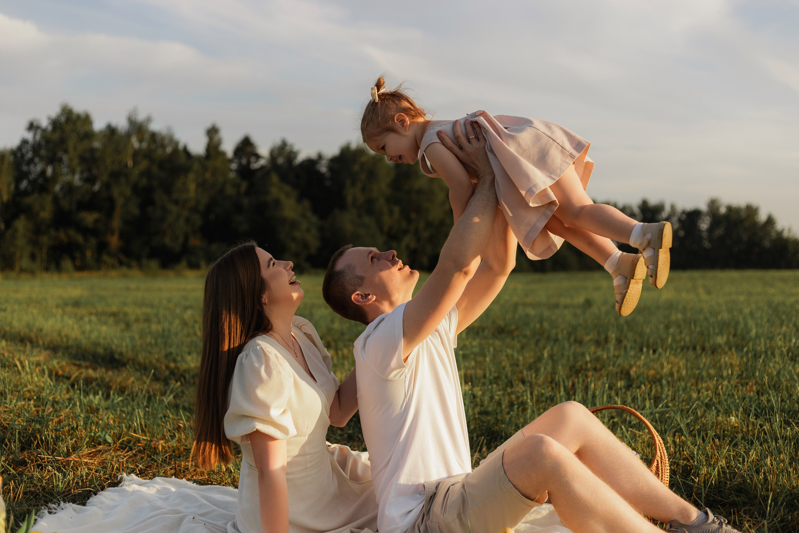 Фотографии семьи в поле