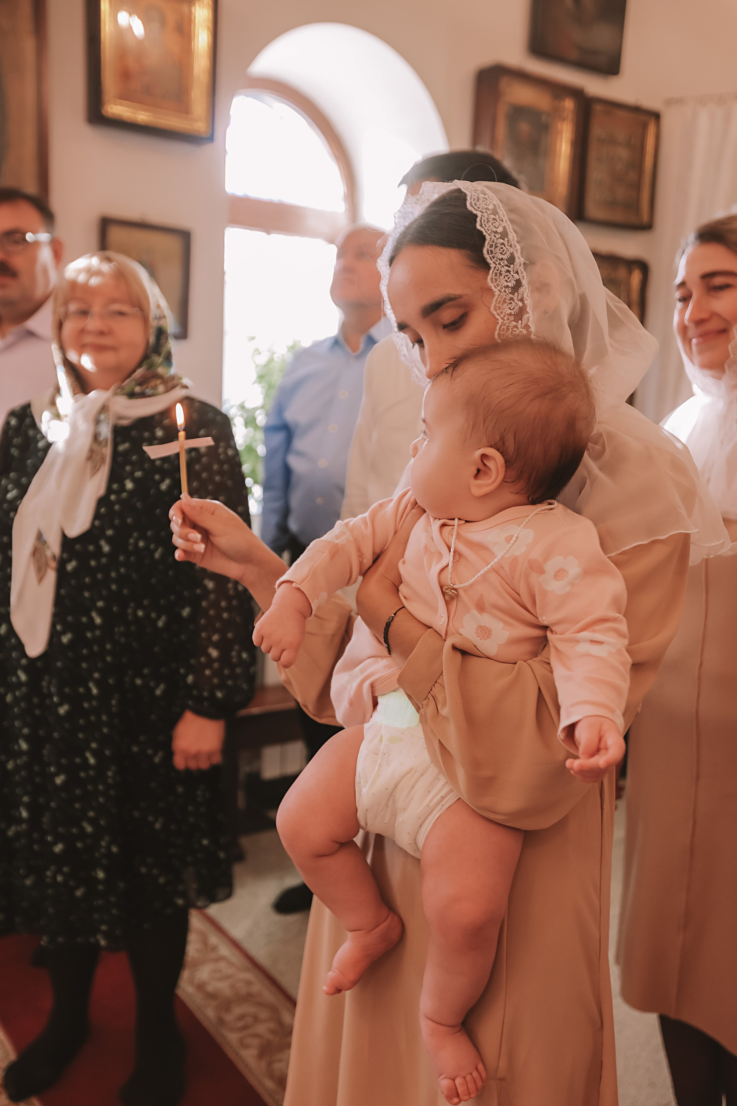 Крещение круглая церковь. Семейный фотограф Тюмень, фотограф на роды Салмина Мария