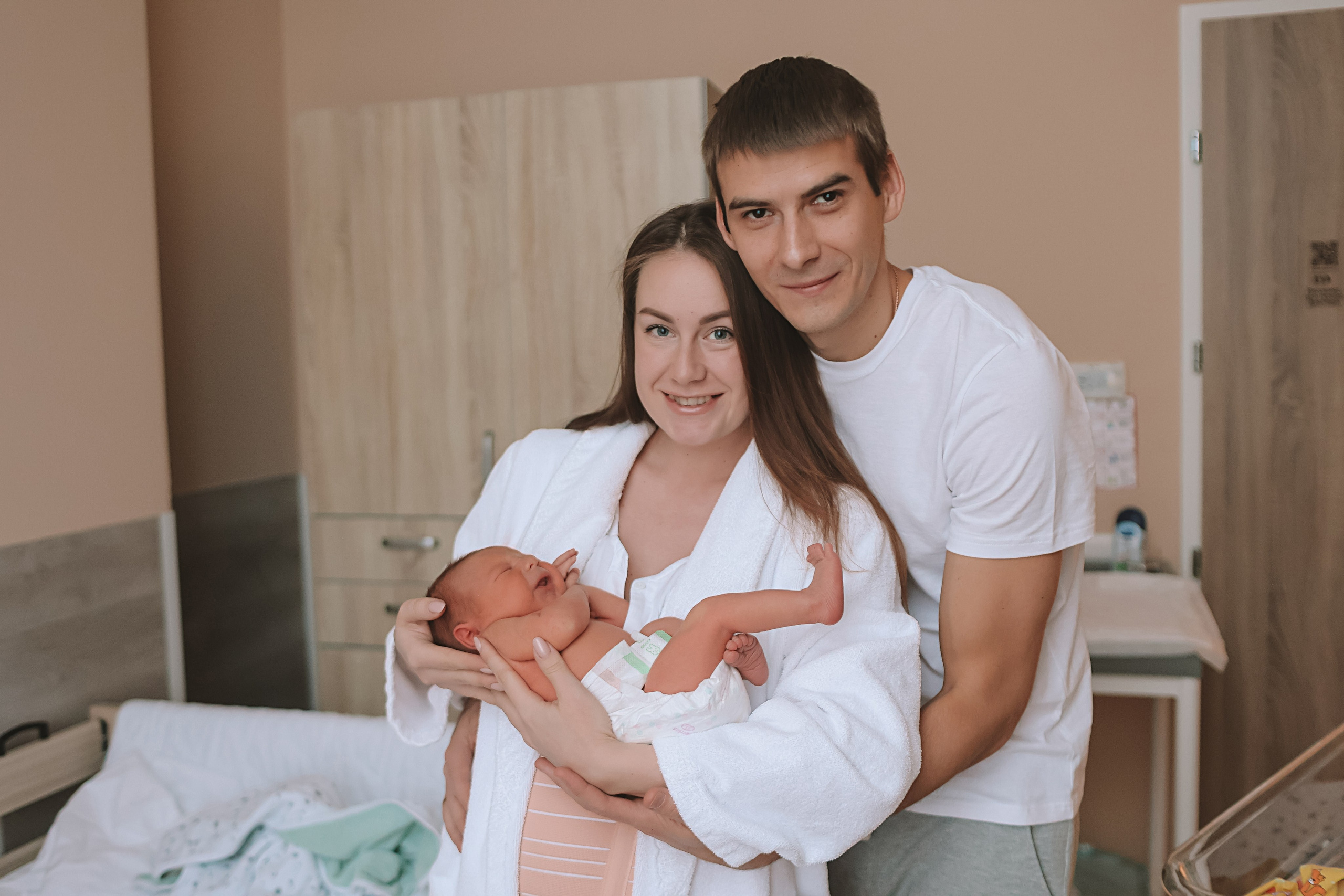 Выписка Мид. Семейный фотограф Тюмень, фотограф на роды Салмина Мария