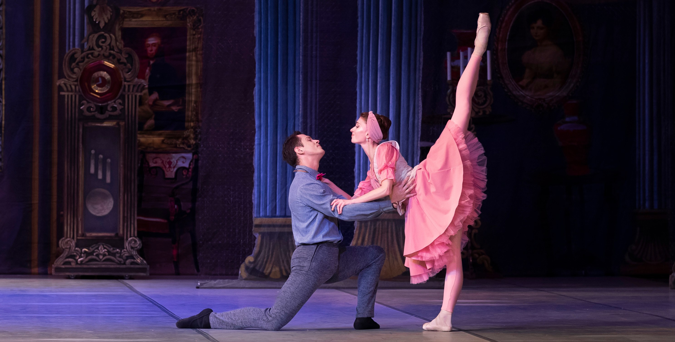 Продавец игрушек Воронежкского театра оперы и балета для Летних балетных сезонов. Балетный фотограф Москва Майоров Николай