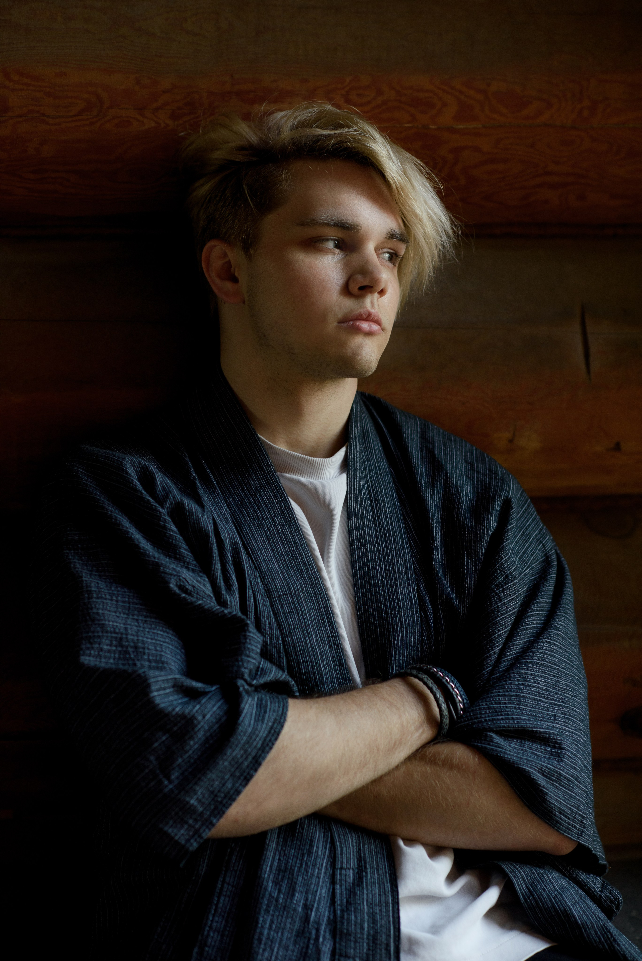 Фотосессия подростка в темном ключе. Главная