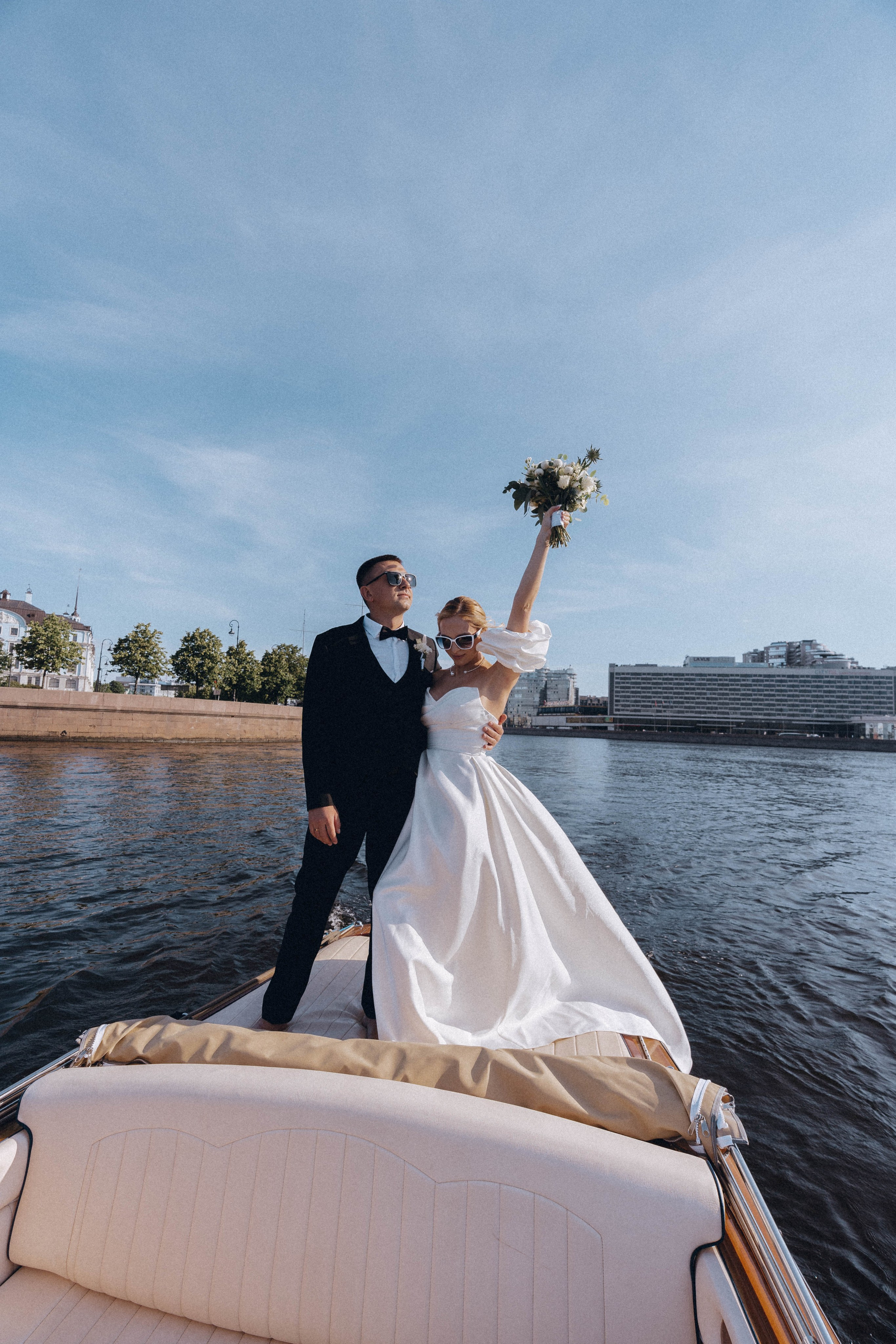 СВАДЕНБНАЯ СЬЕМКА НА КАТЕРЕ ПО КАНАЛАМ САНКТ-ПЕТЕРБУРГА И В АКВАТОРИИ НЕВЫ. Профессиональный фотограф, Санкт-Петербург — Виктория Богомолова