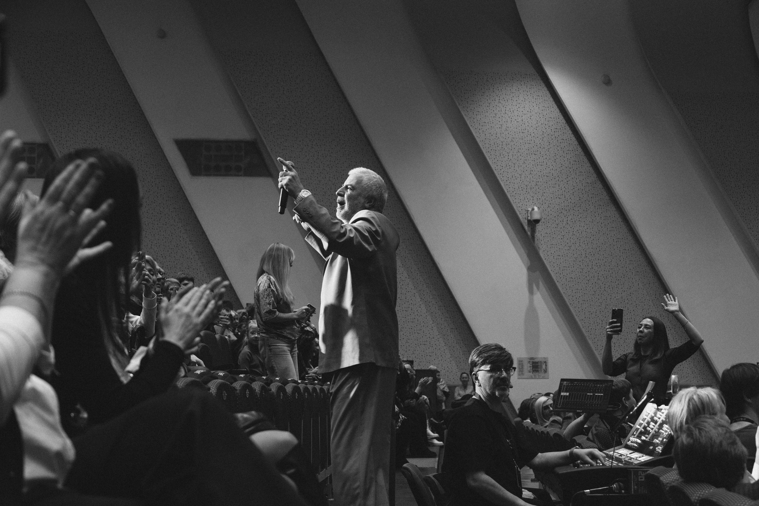 Сосо Павлиашвили в Красноярске 19.02.26. Фотограф Красноярск съемки лавстори, фотосессия в студии, портретная съемка, творческие фотосессии