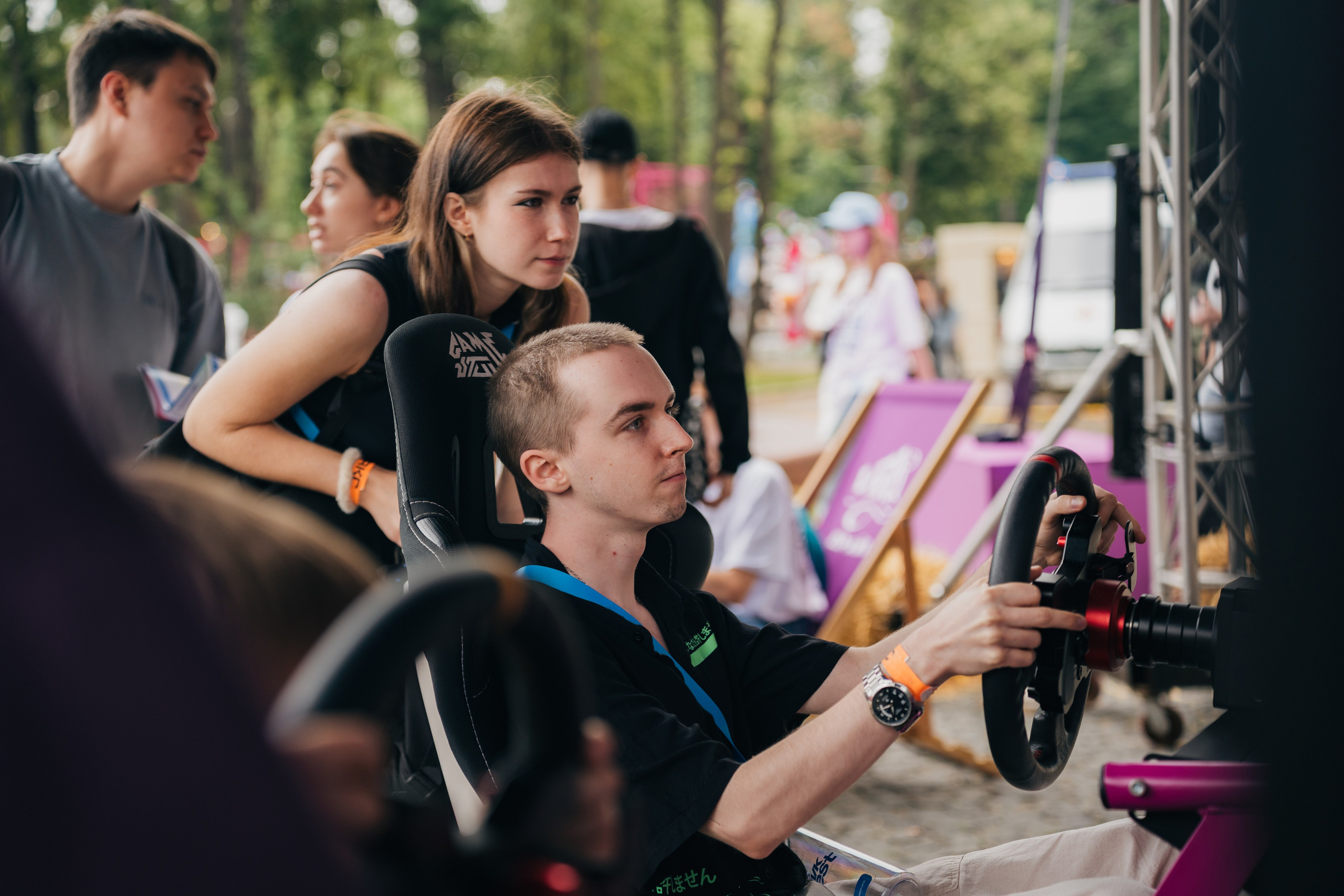 Стенд Igora Drive на фестивале VK Fest 2025. Ilya Foxy — автомобильный фотограф