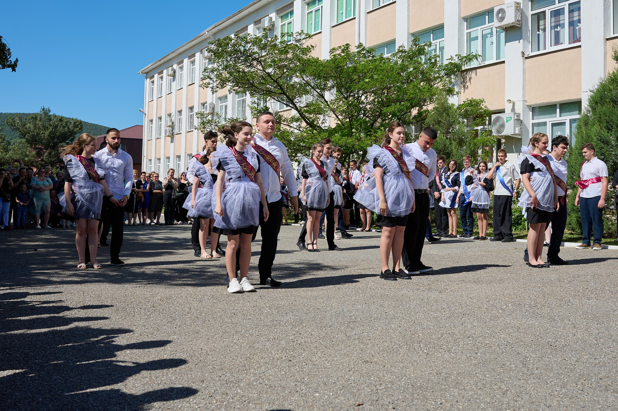 Последний звонок. Жизнь курорта Кабардинка в фотографиях