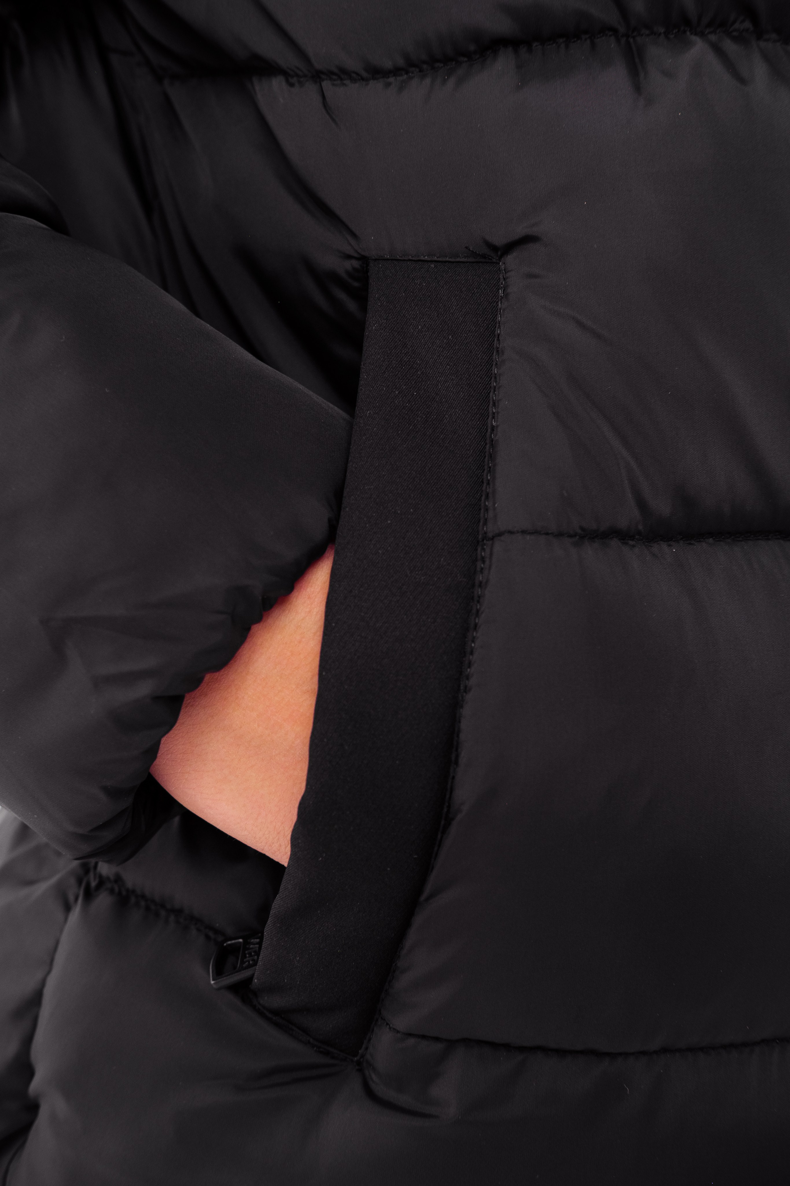 Съемка верхней одежды для каталога и маркетплейсов в Санкт-Петербурге. Фотосессия для маркетплейсов