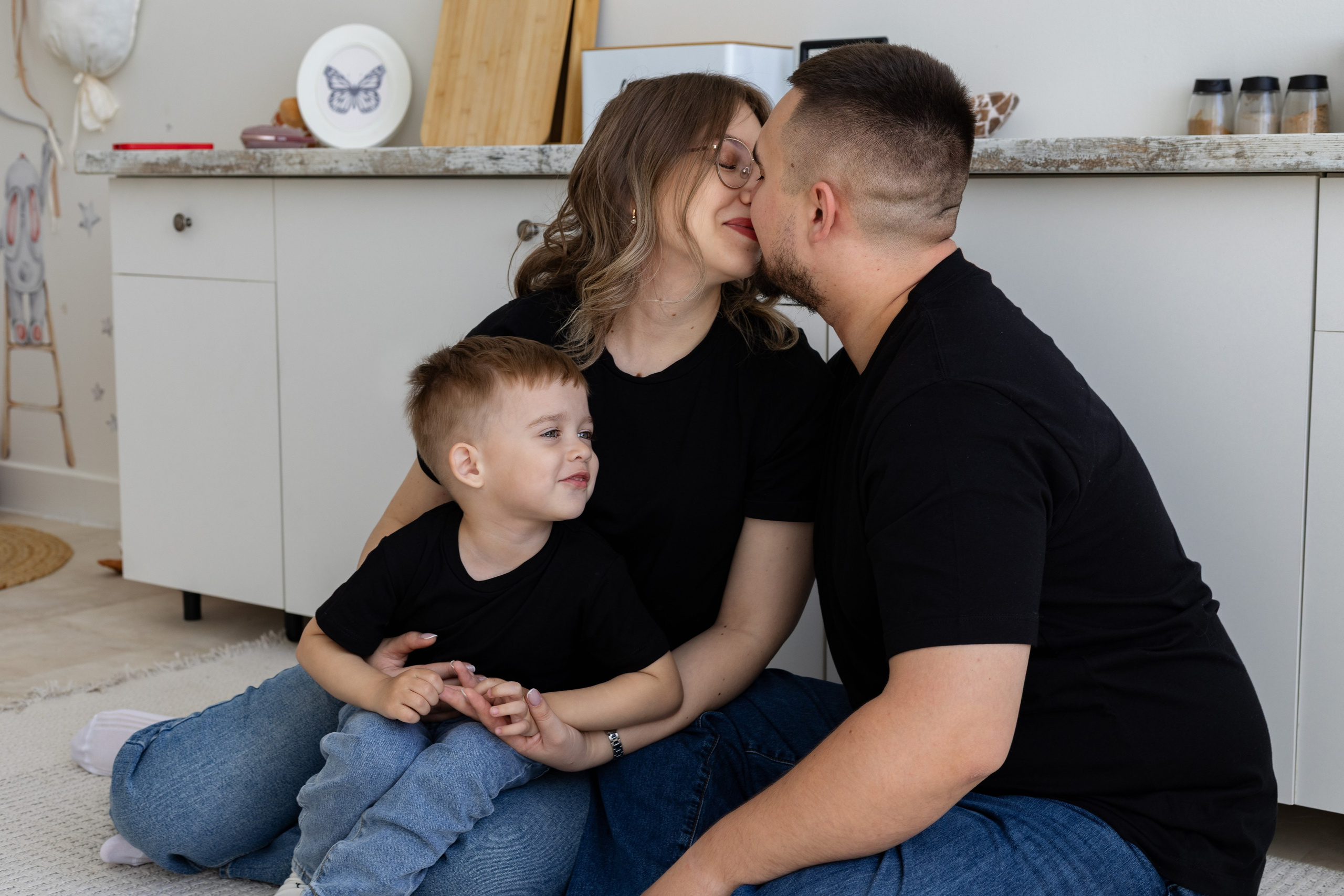 Семейная фотосессия в студии (Михаил, Крестина и Макар). Женский фотограф в Орске Новотроицке Динара Долганова