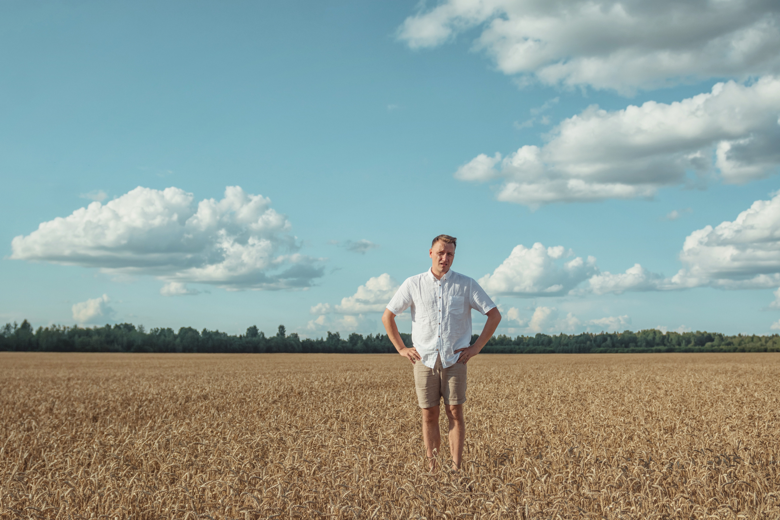 Анна и Александр. Семейная фотосессия в поле. Портретный фотограф в Санкт-Петербурге Дмитриева Наталия