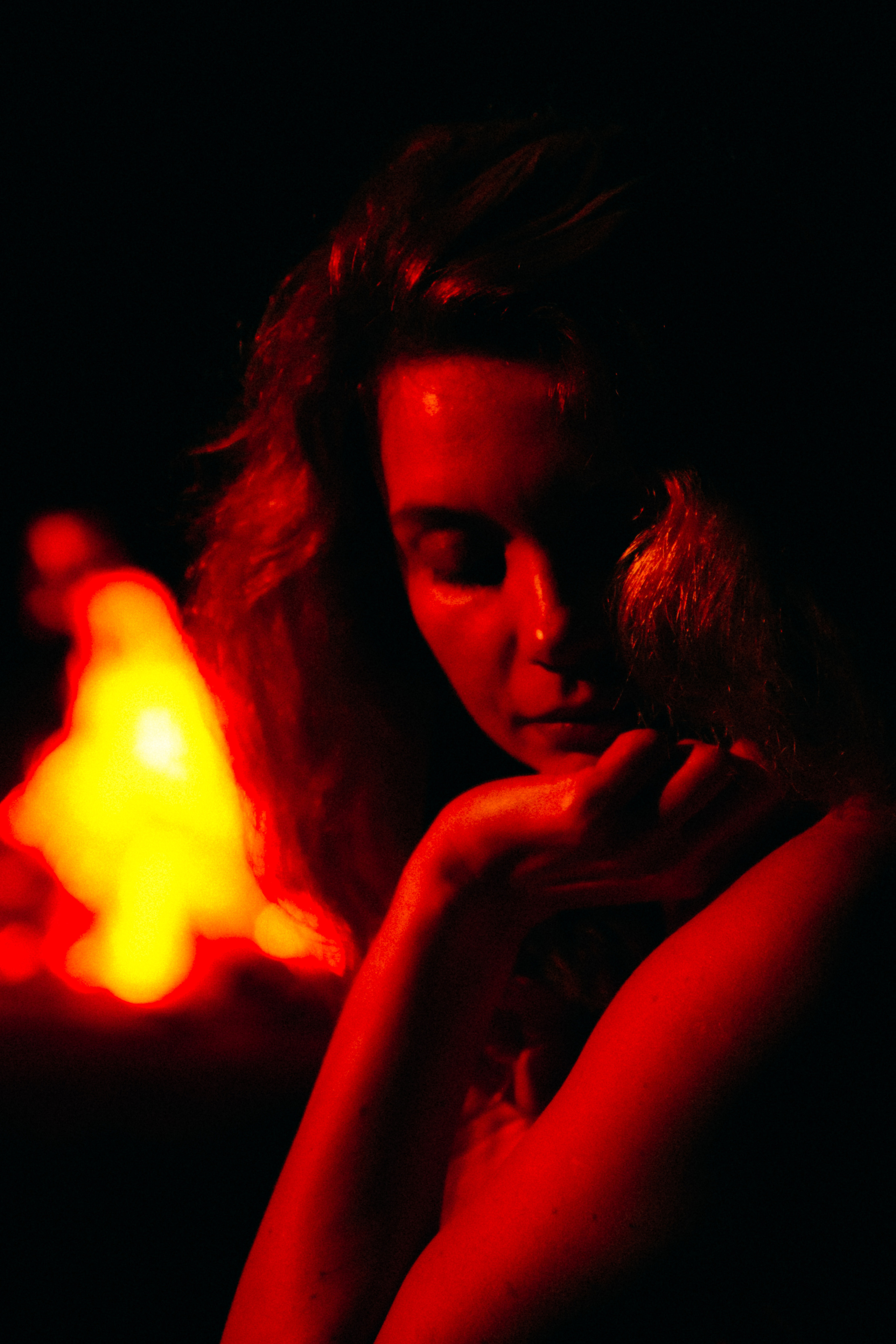 Валя. Съёмка на Финском заливе в воде и с огнём. Портретный фотограф в Санкт-Петербурге Дмитриева Наталия