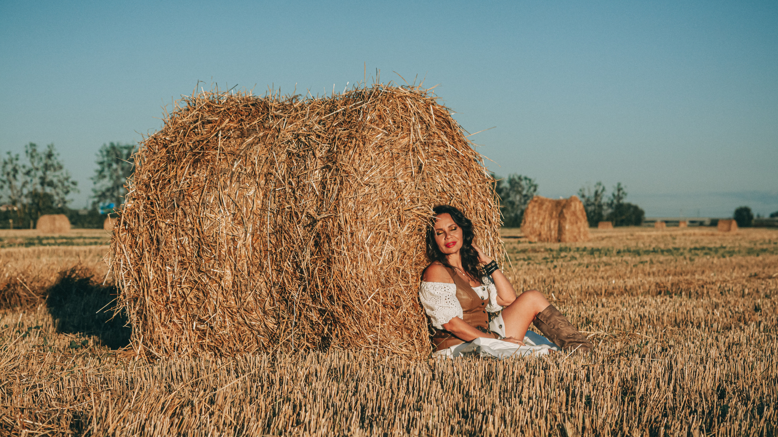 Светлана. Фотосессия со стогами. Портретный фотограф в Санкт-Петербурге Дмитриева Наталия